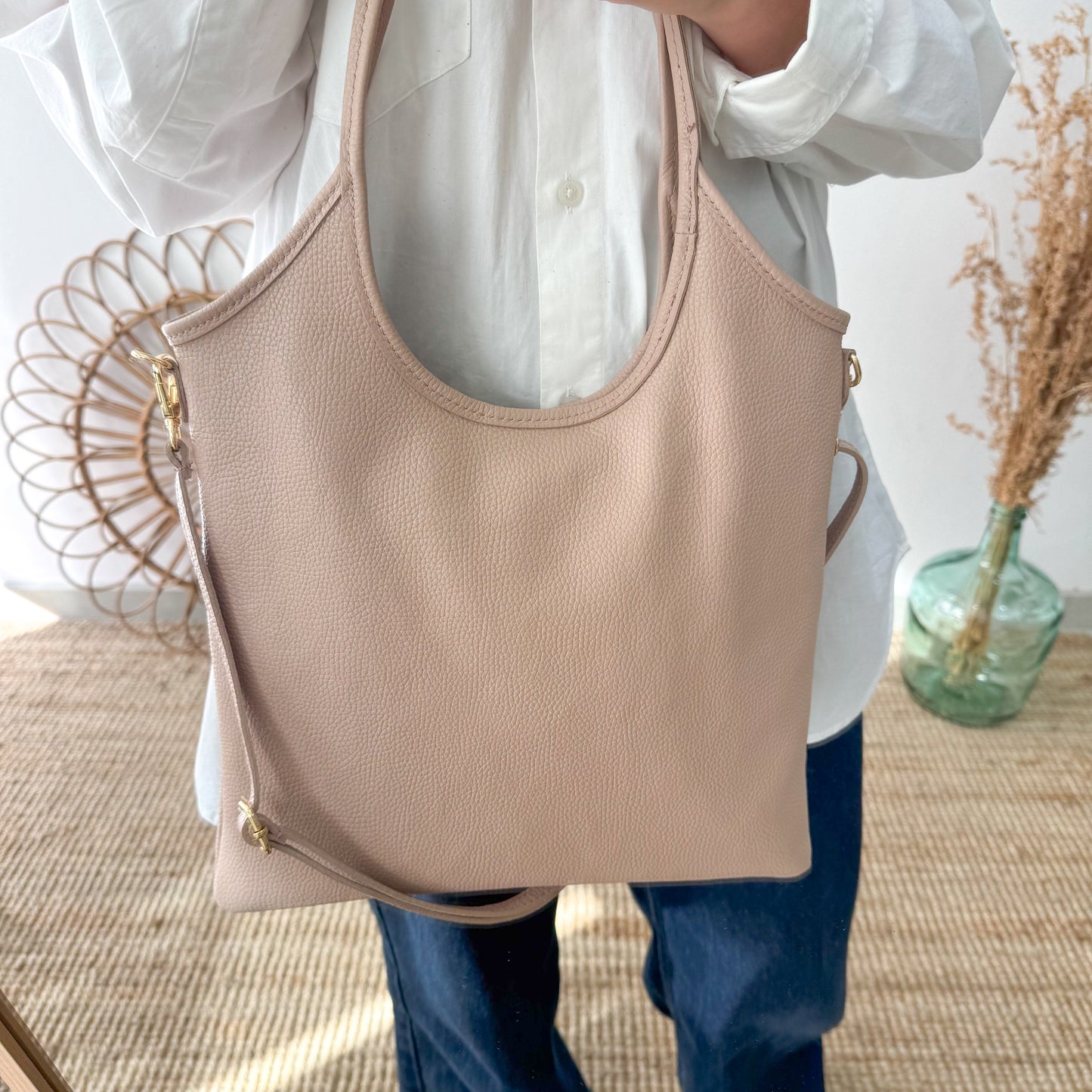 Bolso tote piel asas largas rosa iniciales bordadas