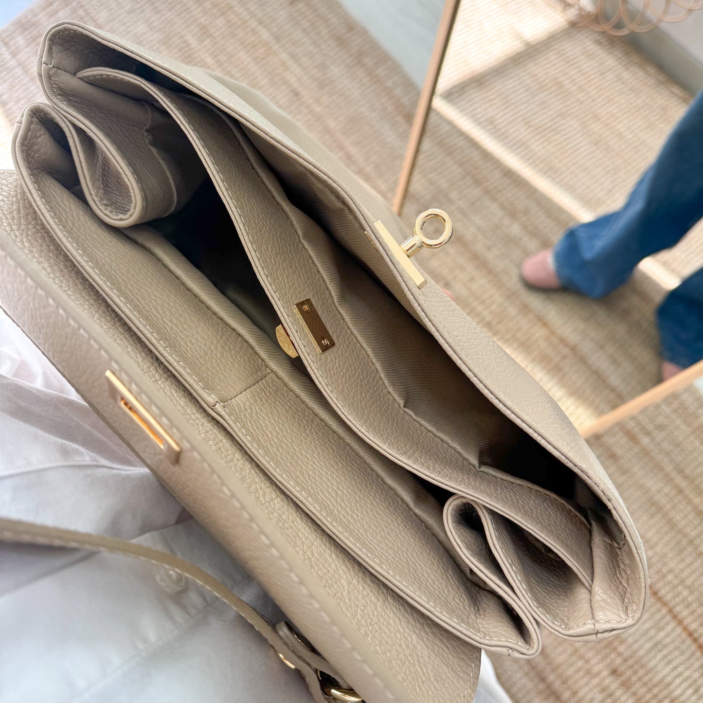 Bolso tote cierres piel taupe