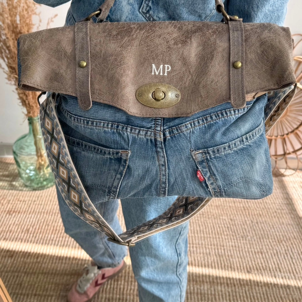 Bolso combinado denim/piel taupe oscuro iniciales bordadas