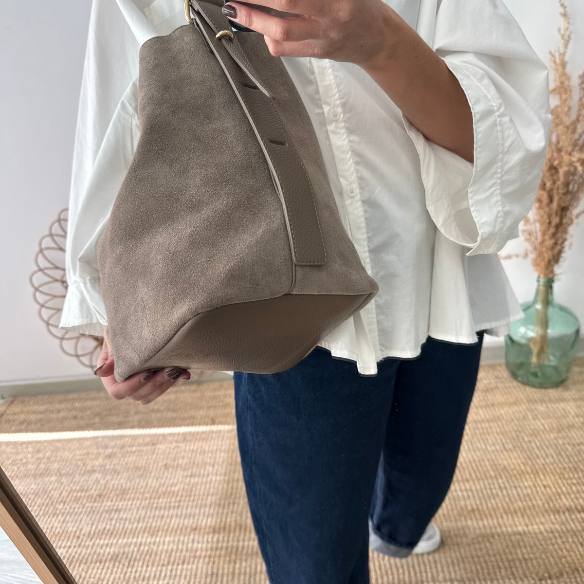 Bolso cubo serraje y piel taupe