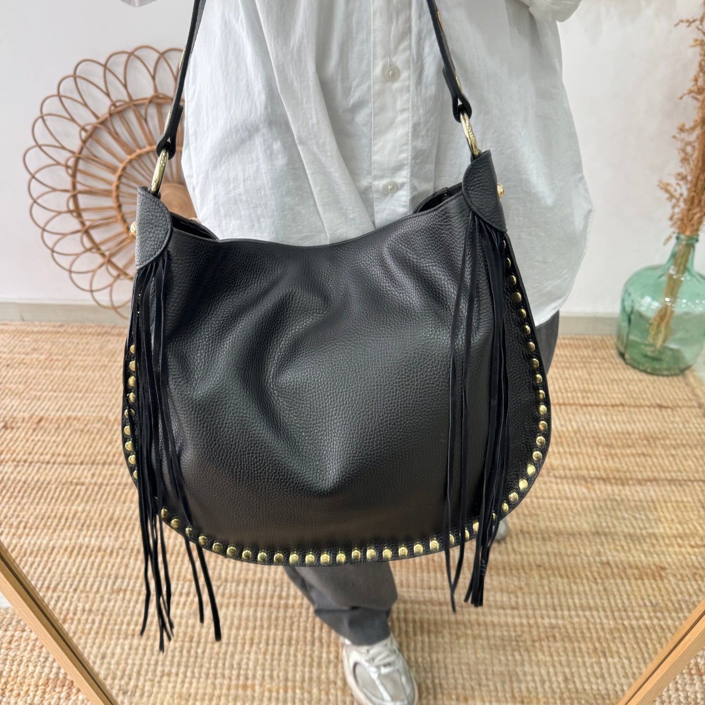 Bolso Hobo tachuelas y Flecos en Piel negro - Bubbleshopbcn