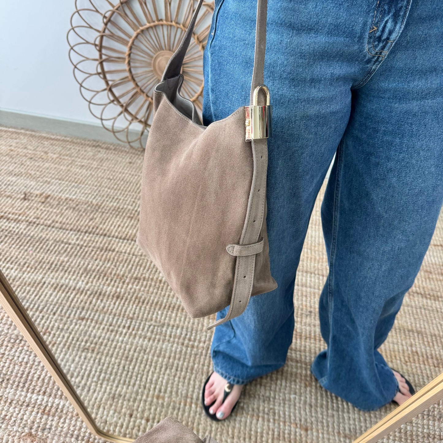 Bolso candado serraje taupe