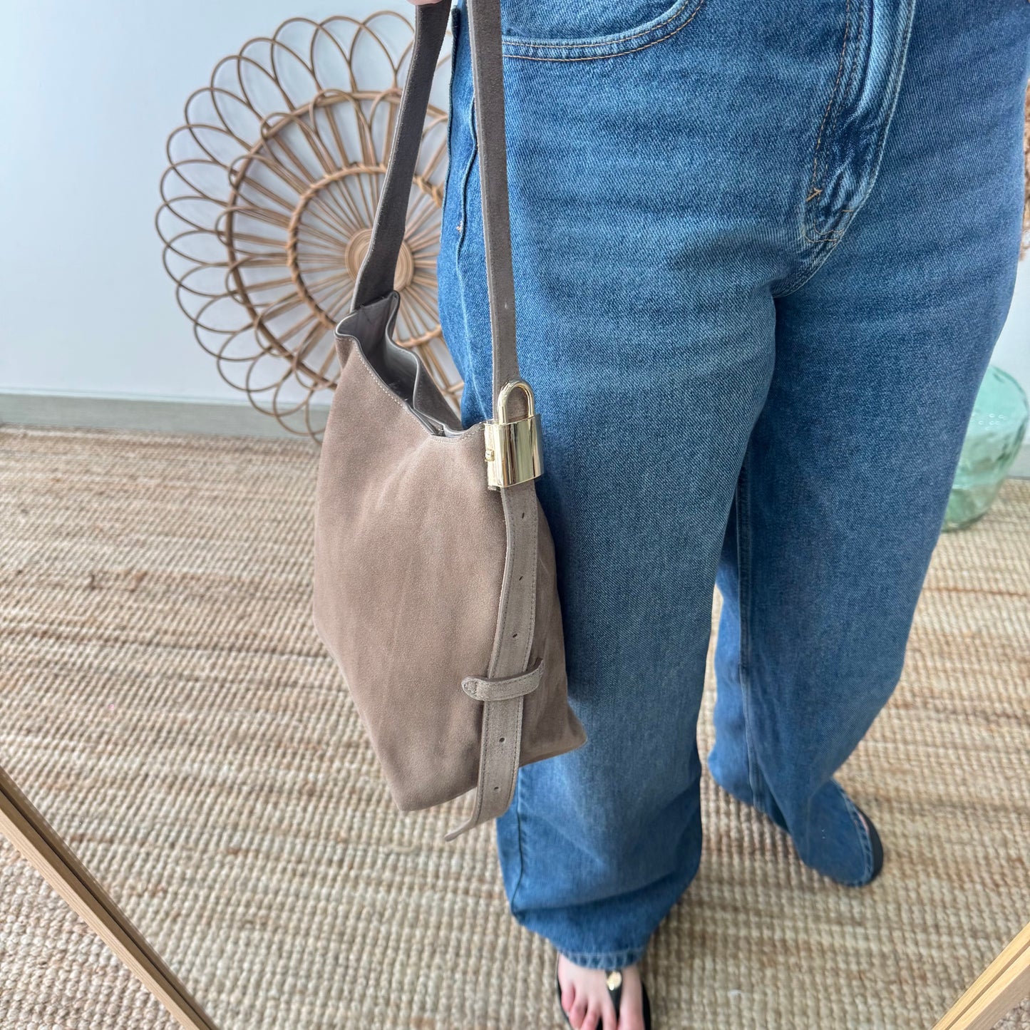 Bolso candado serraje taupe
