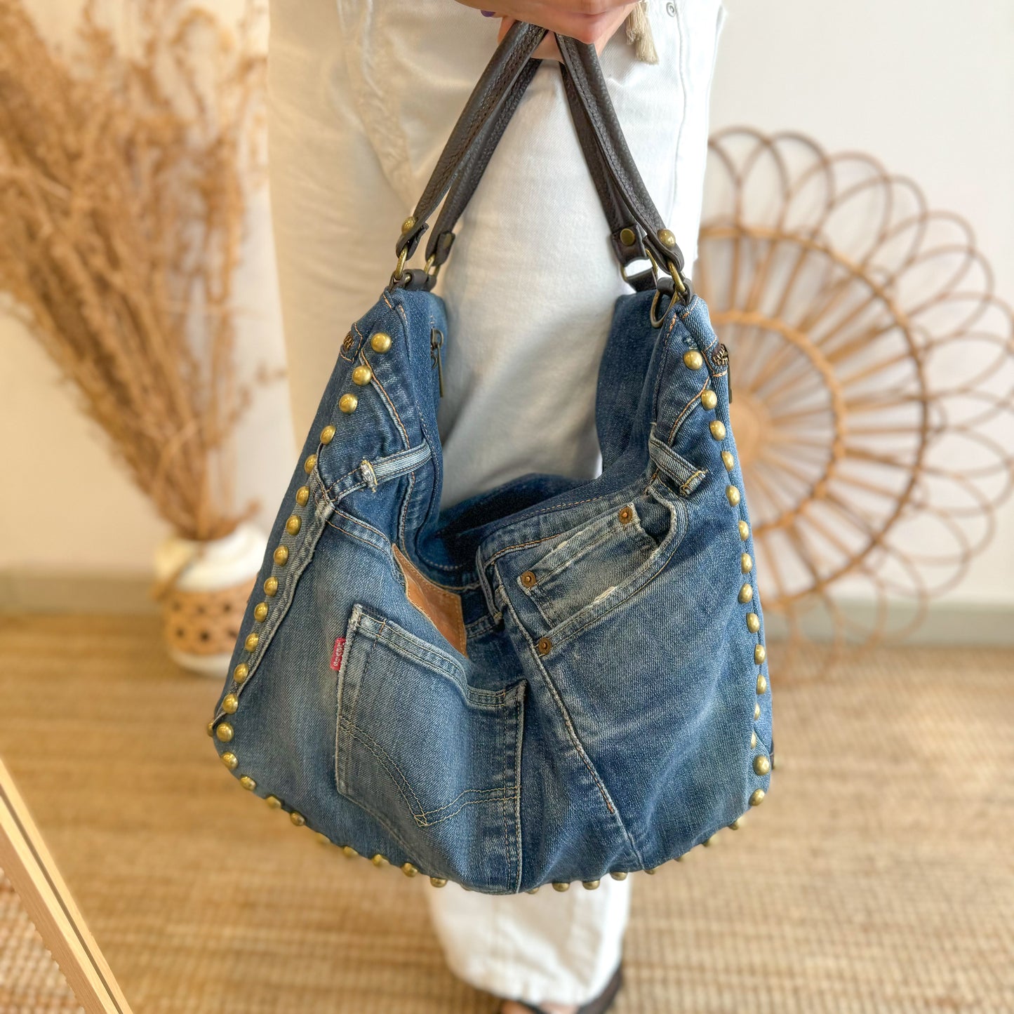 Saca tachuelas denim iniciales bordadas