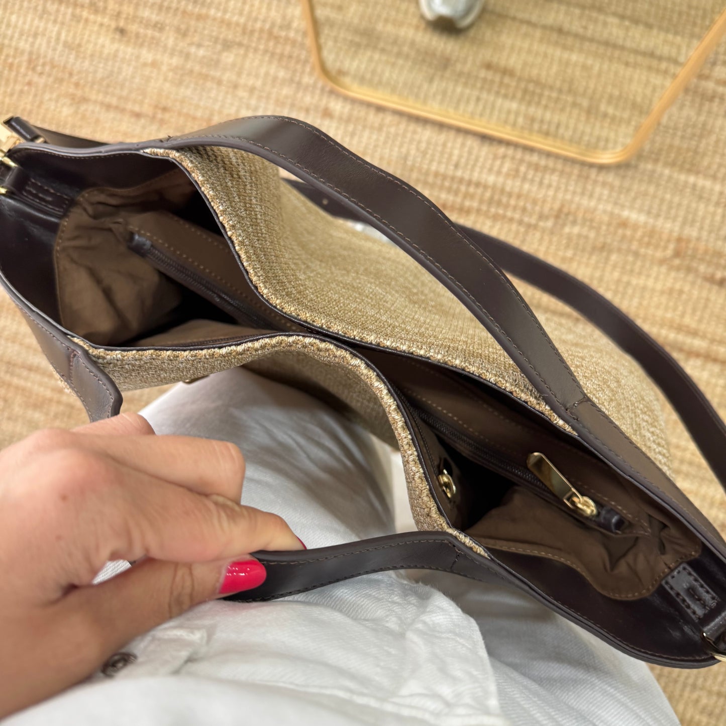 Bolso hobo trenzado taupe