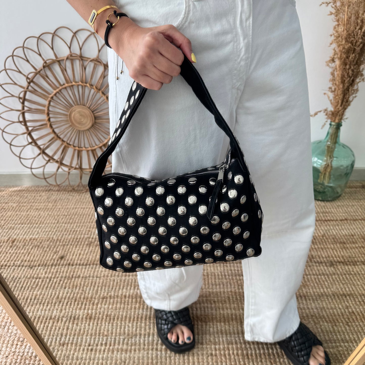 Bolso negro con Tachuelas plateadas