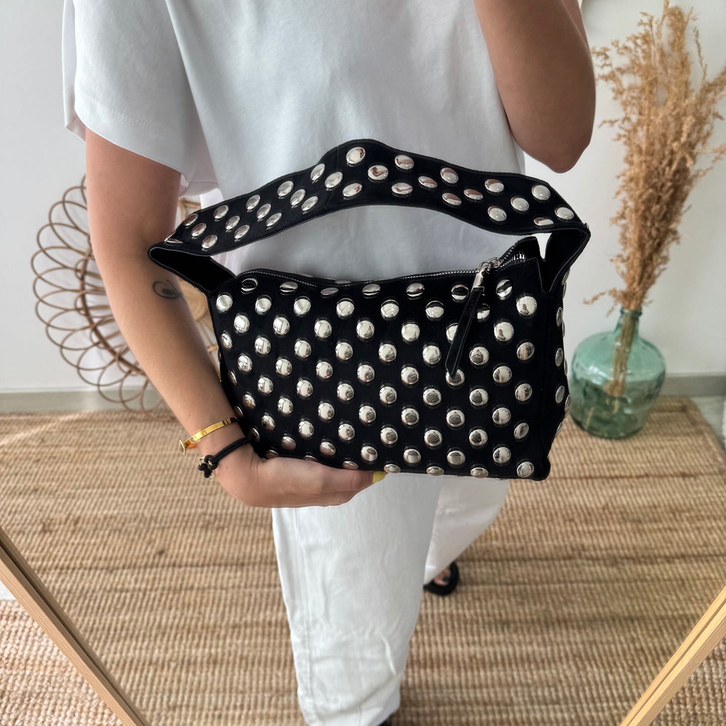 Bolso negro con Tachuelas plateadas