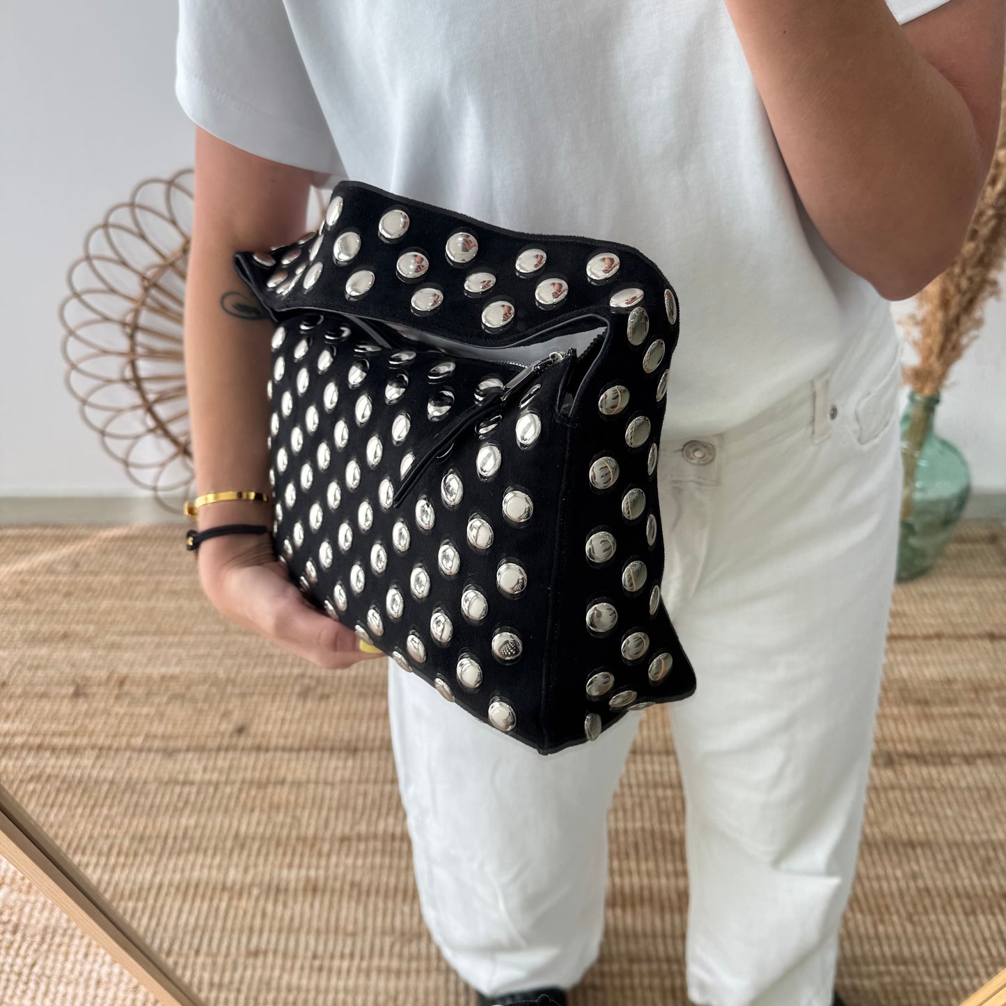 Bolso negro con Tachuelas plateadas