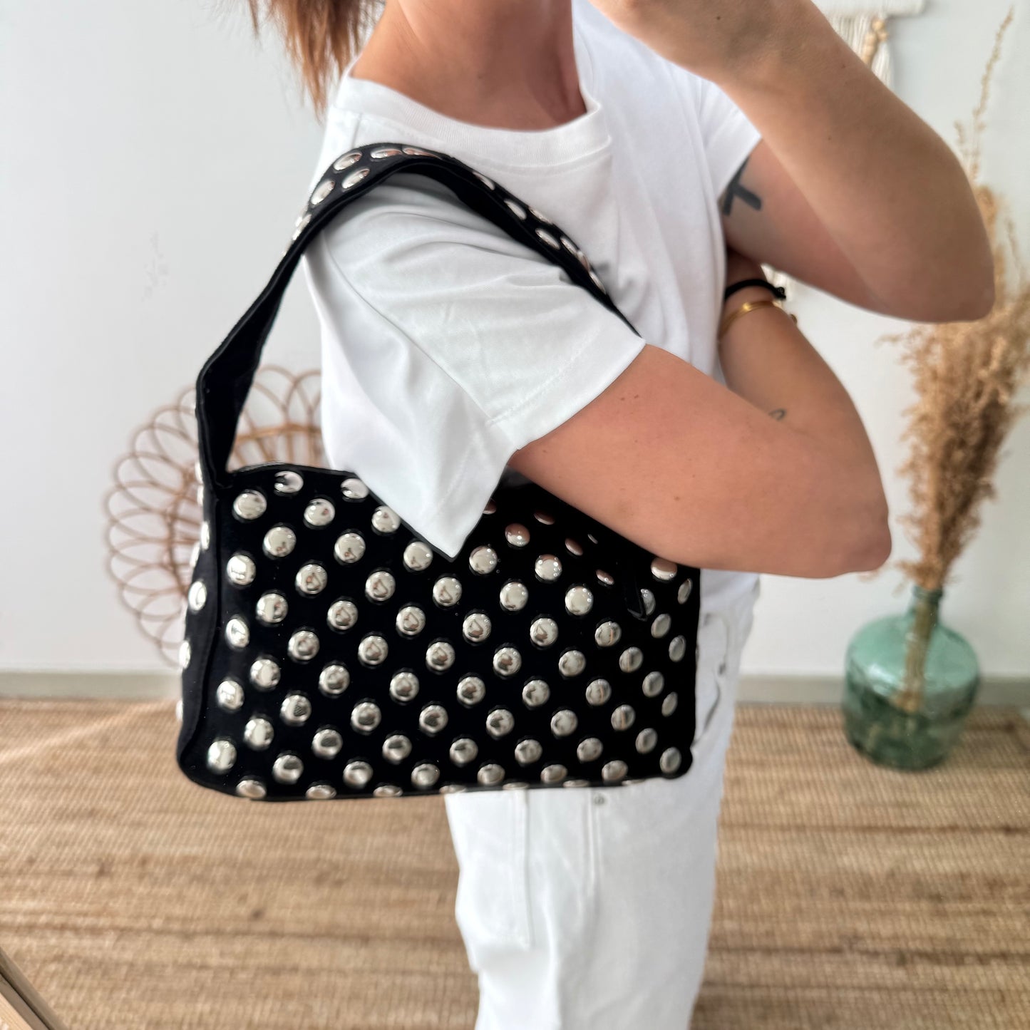Bolso negro con Tachuelas plateadas