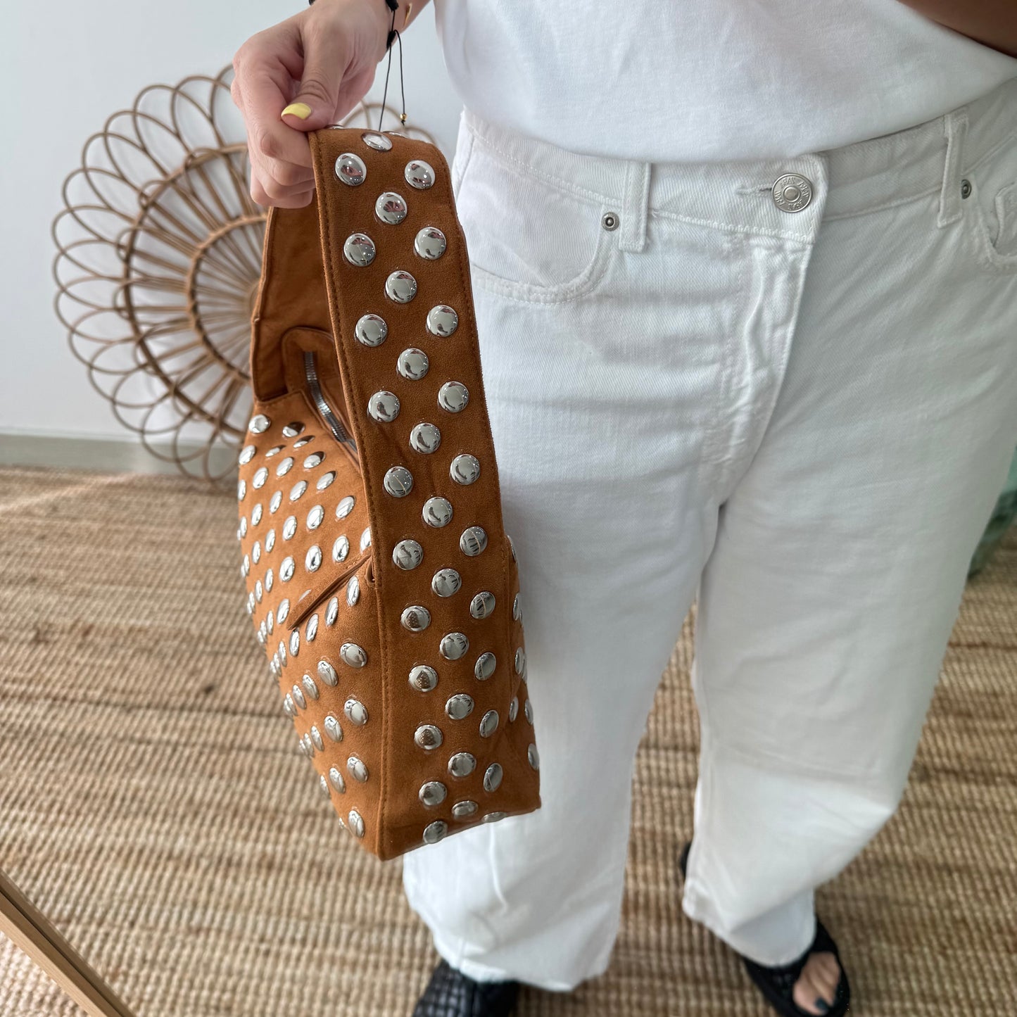 Bolso camel con Tachuelas plateadas