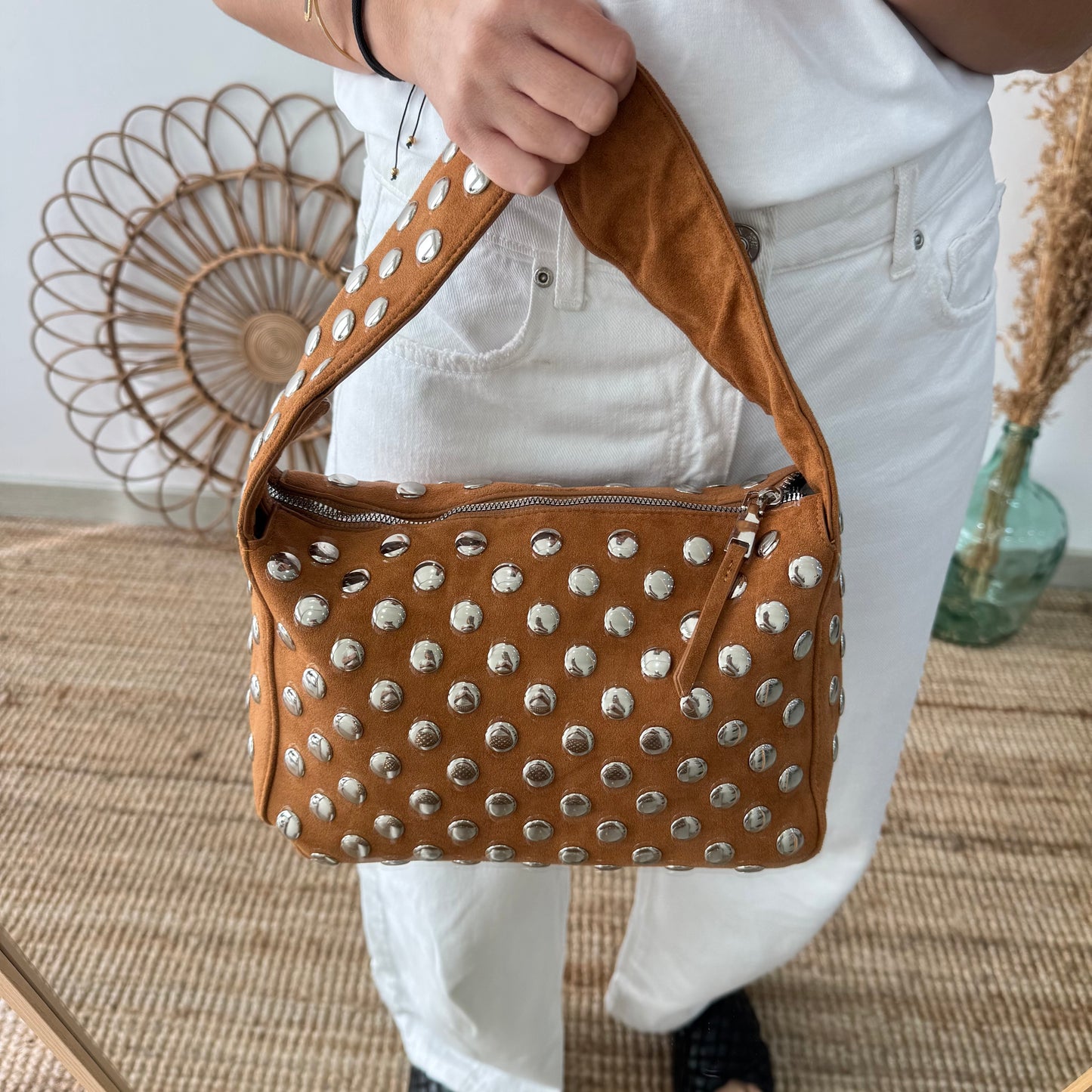 Bolso camel con Tachuelas plateadas