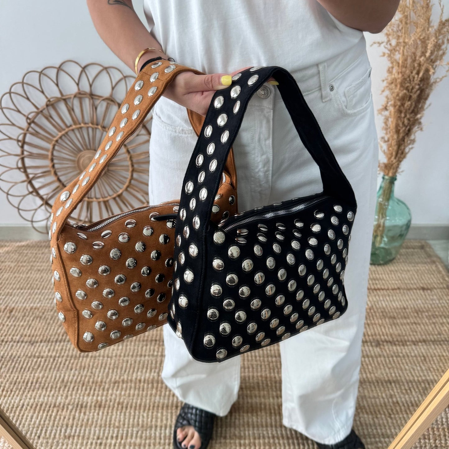 Bolso camel con Tachuelas plateadas - Bubbleshopbcn