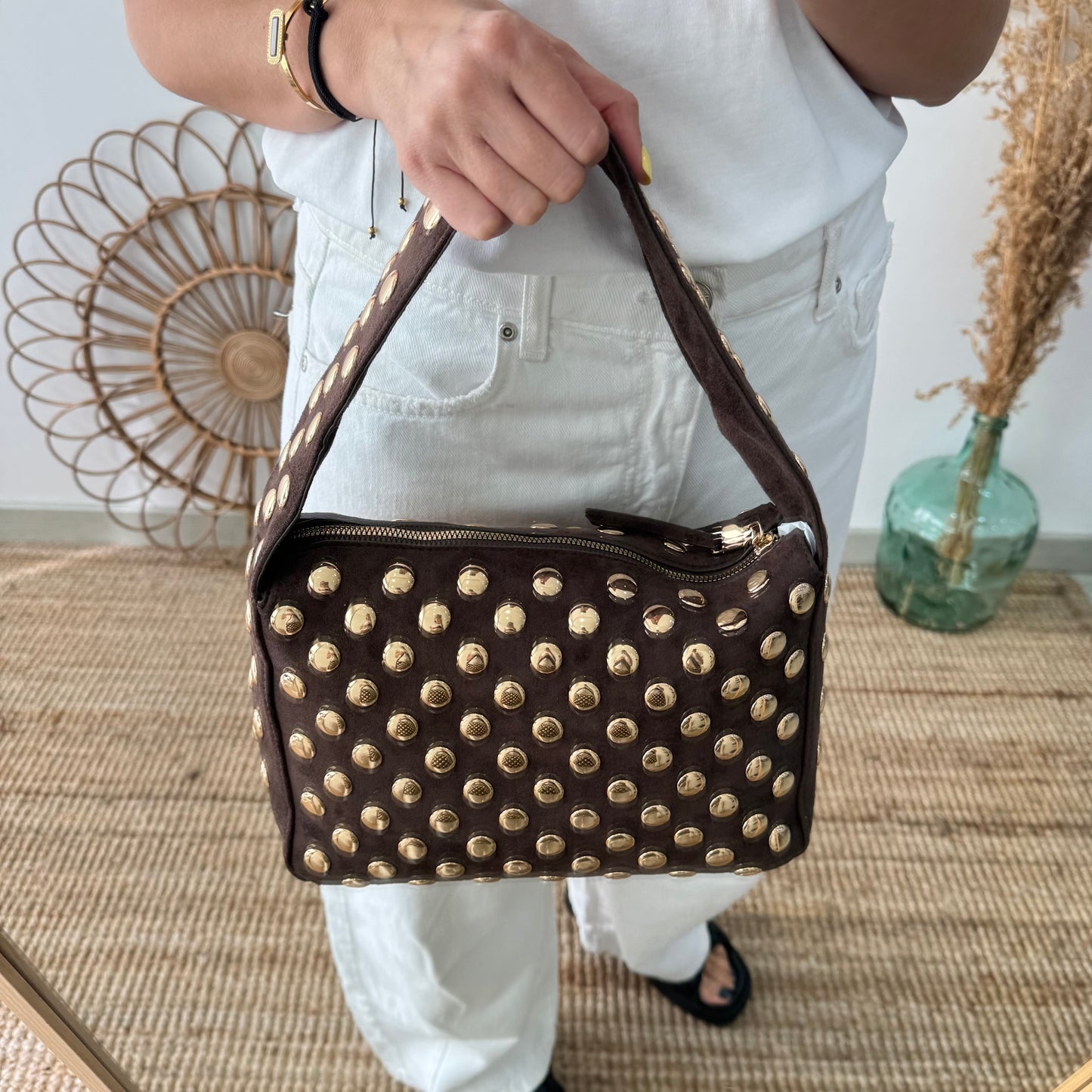 Bolso marrón con Tachuelas Doradas