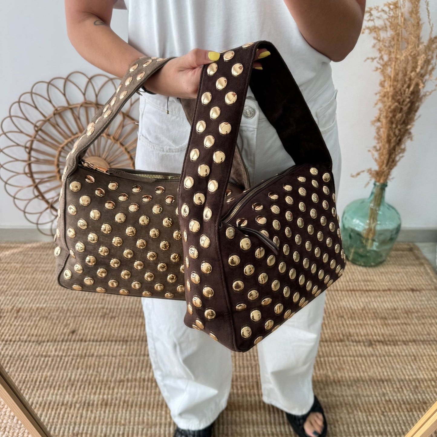 Bolso marrón con Tachuelas Doradas - Bubbleshopbcn