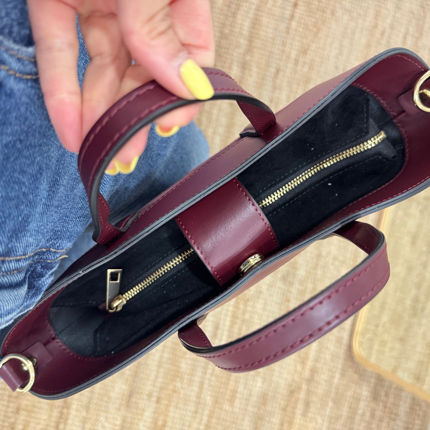 Mini Tote estructurado en piel y serraje granate