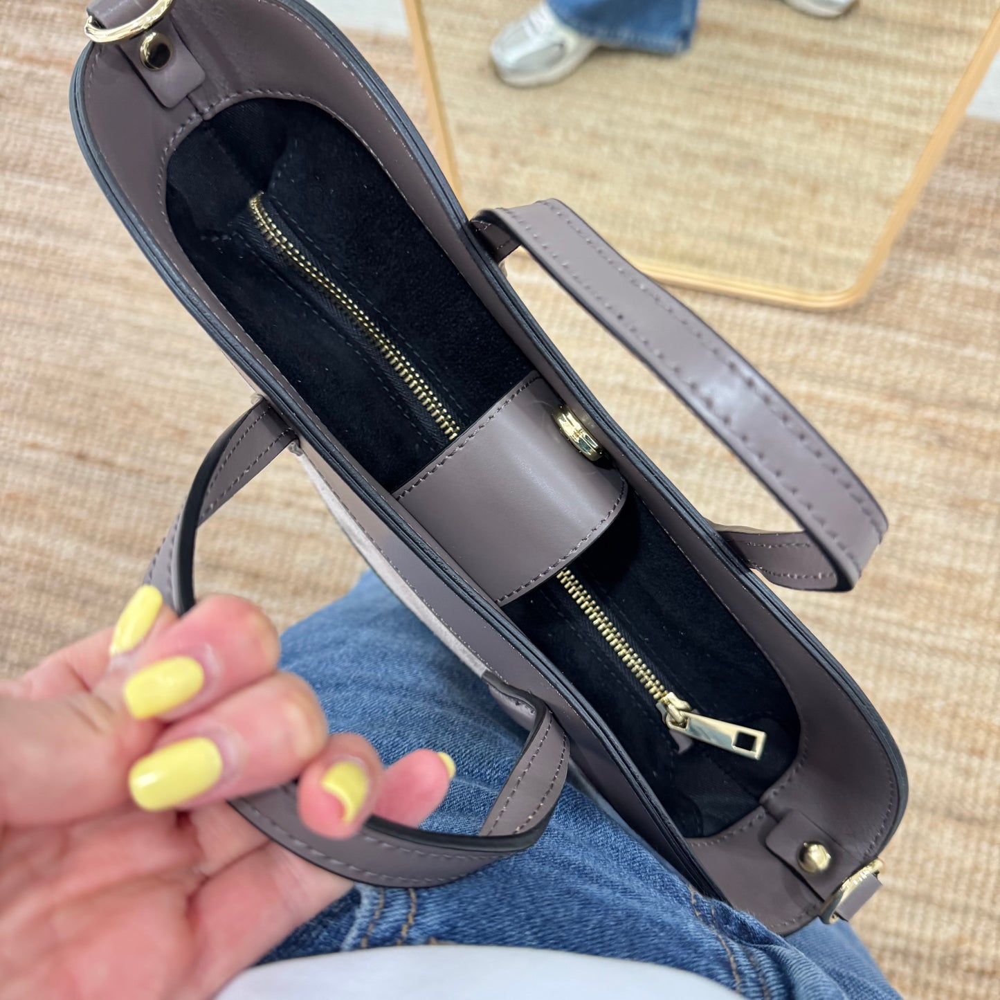 Mini Tote estructurado en piel y serraje taupe