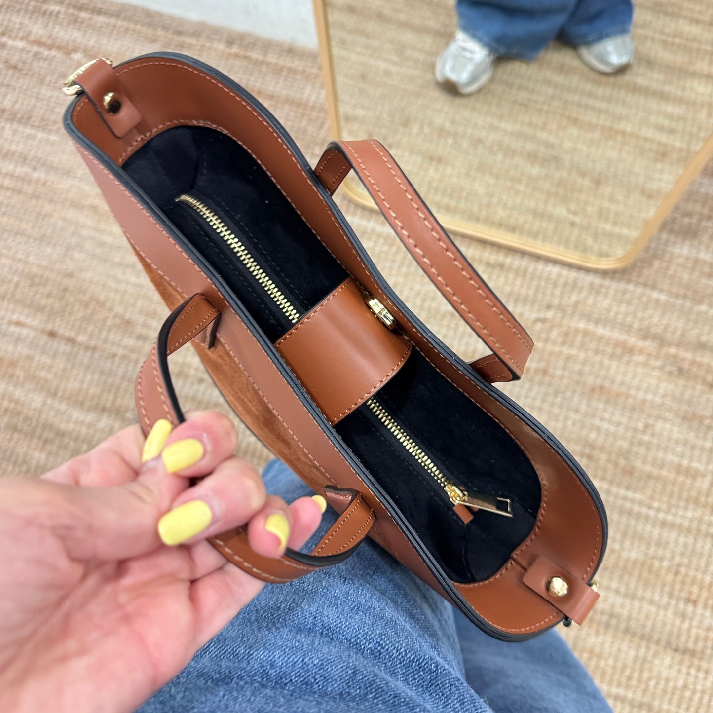 Mini Tote estructurado en piel y serraje camel