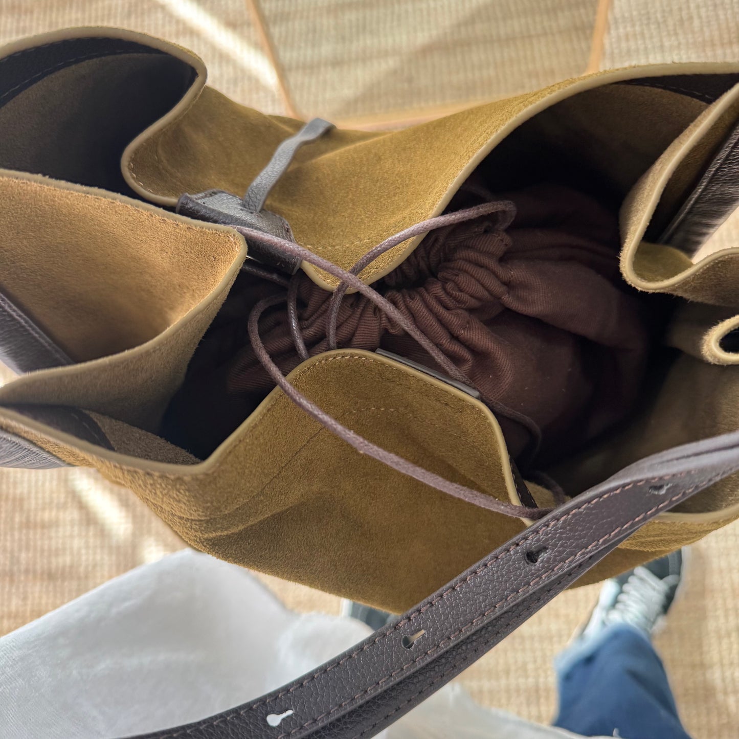 Bolso saco piel y serraje caqui