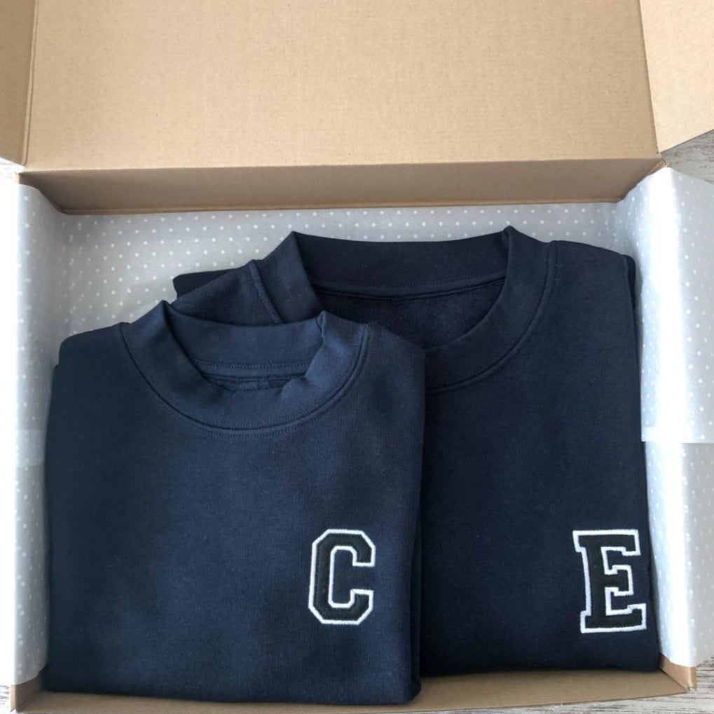 Pack 2 sudaderas familia azul inicial bordada