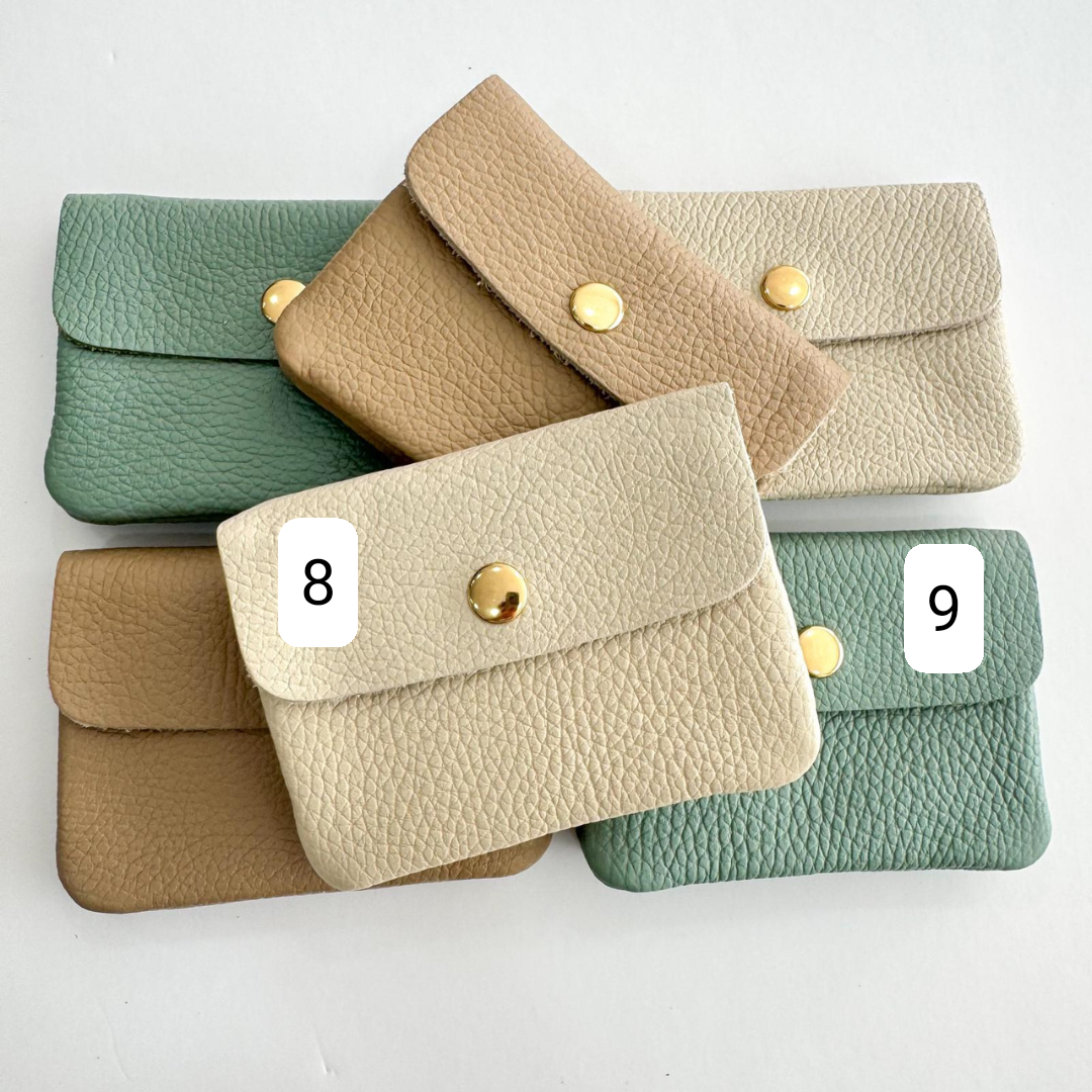 PACK REGALO BANDOLERA RECTANGULAR POMPÓN ANTE CAMEL PERSONALIZADA