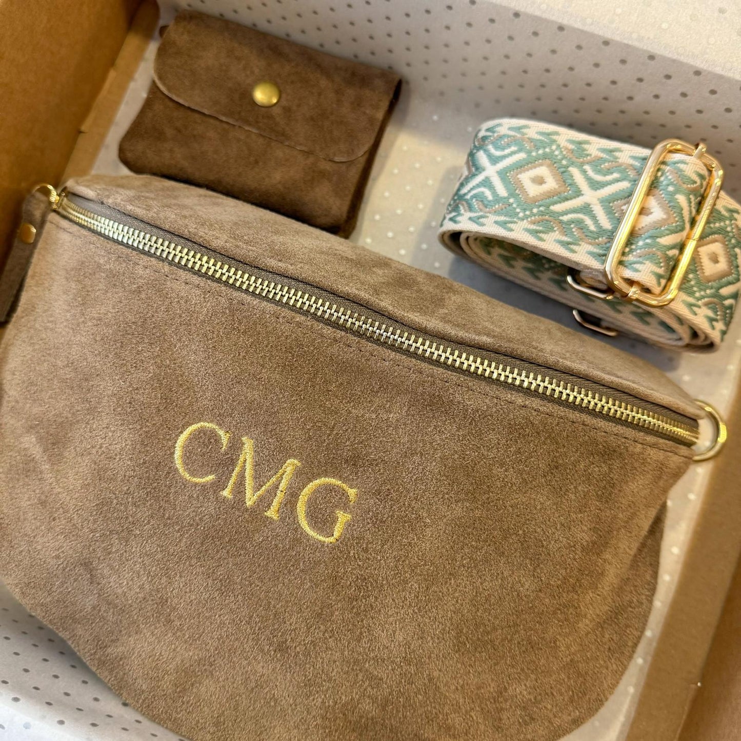 Pack regalo riñonera grande taupe personalizada