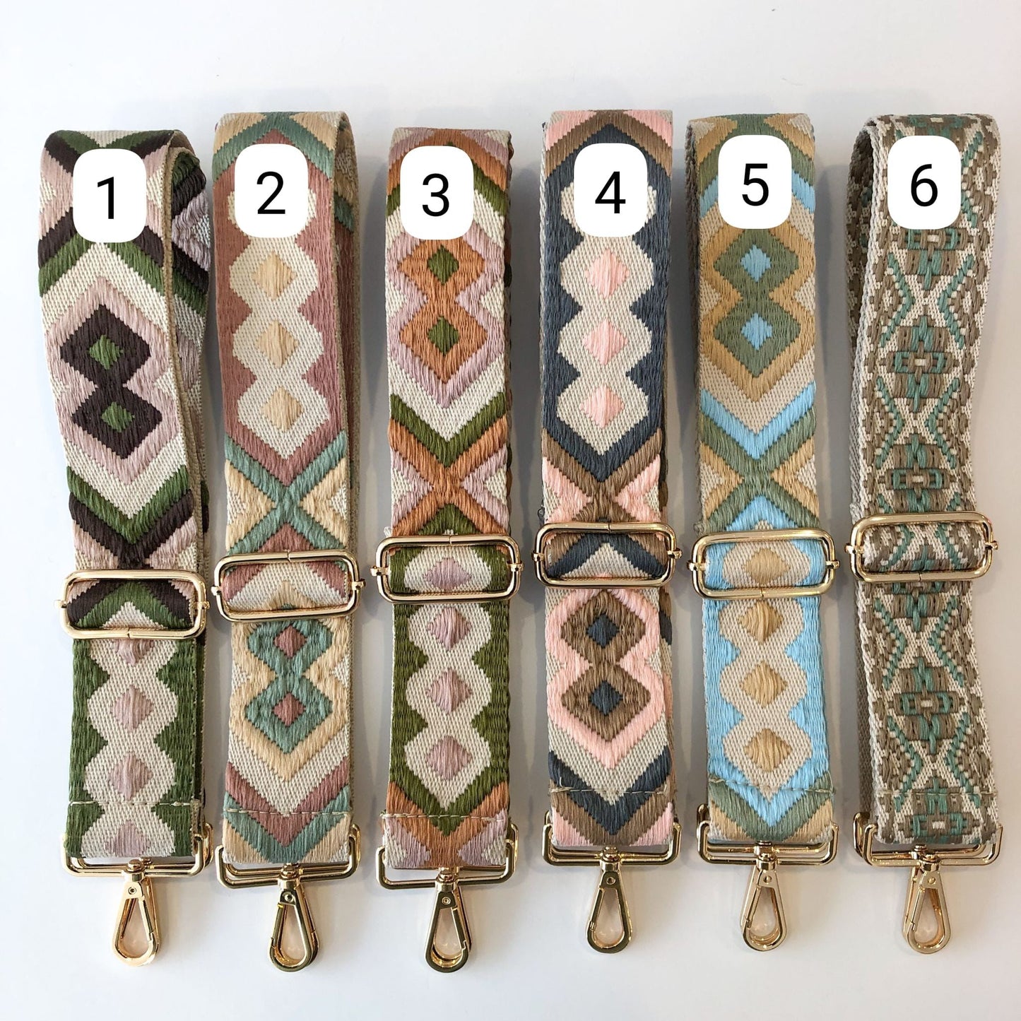 Riñonera/bandolera piel beige herrajes dorados iniciales bordadas
