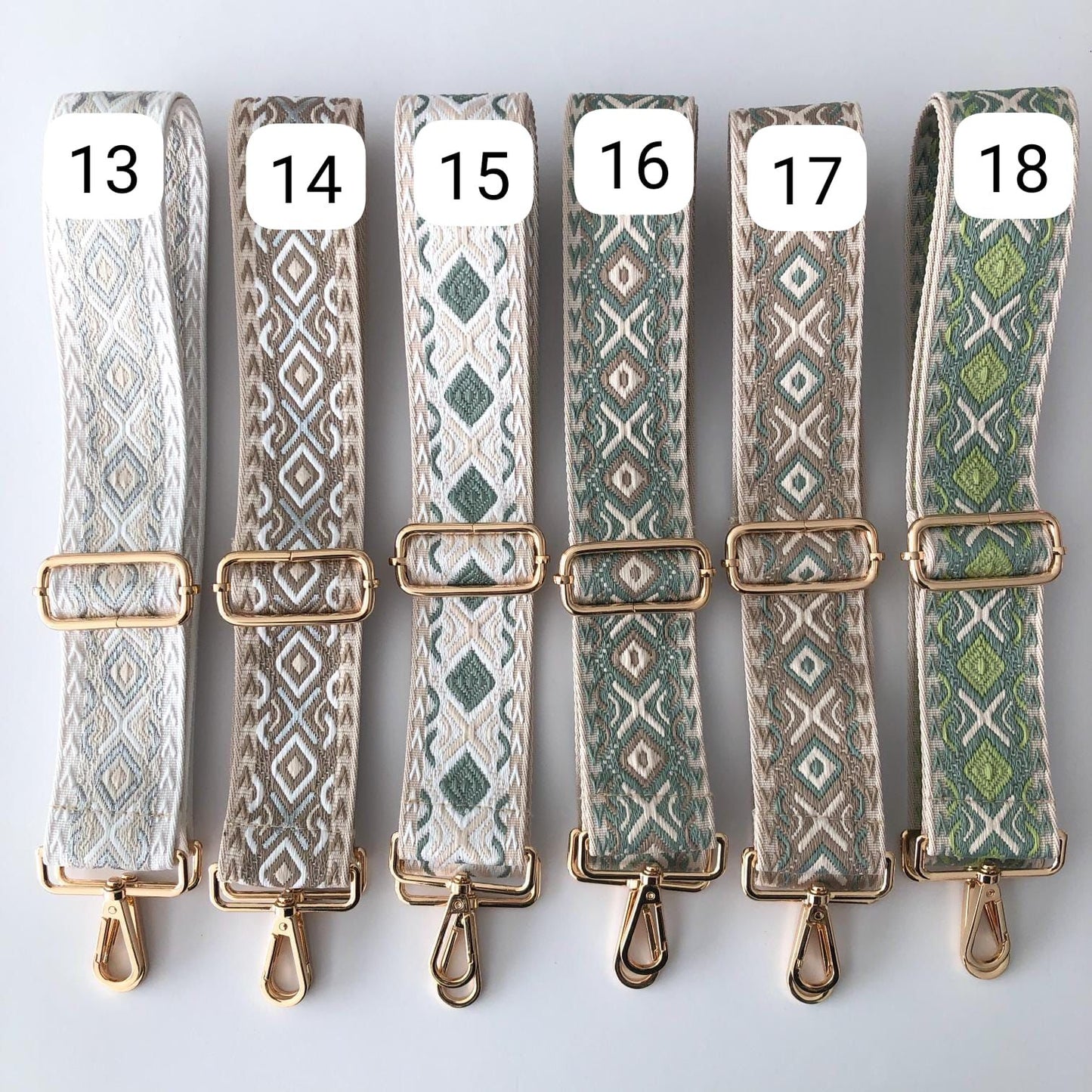 Riñonera/bandolera piel beige herrajes dorados iniciales bordadas
