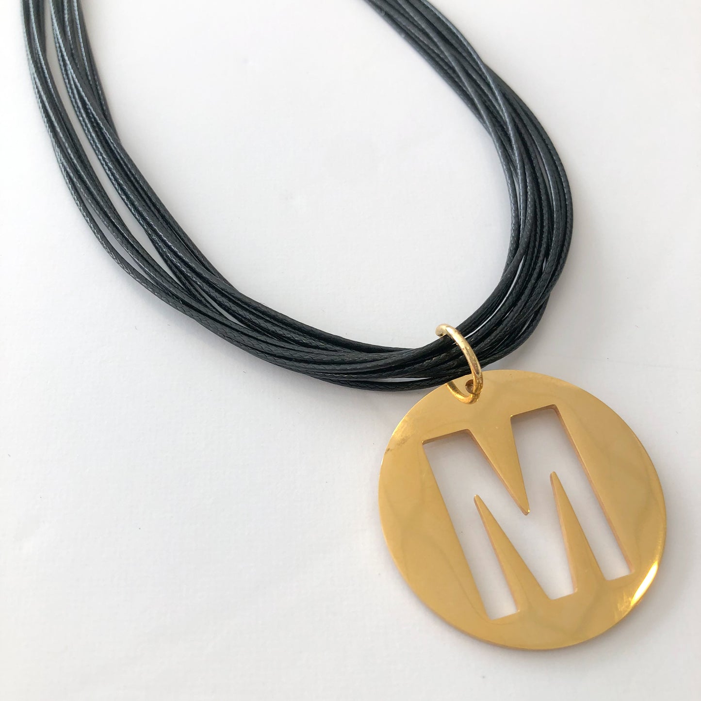 Collar cordones finos inicial metalizada