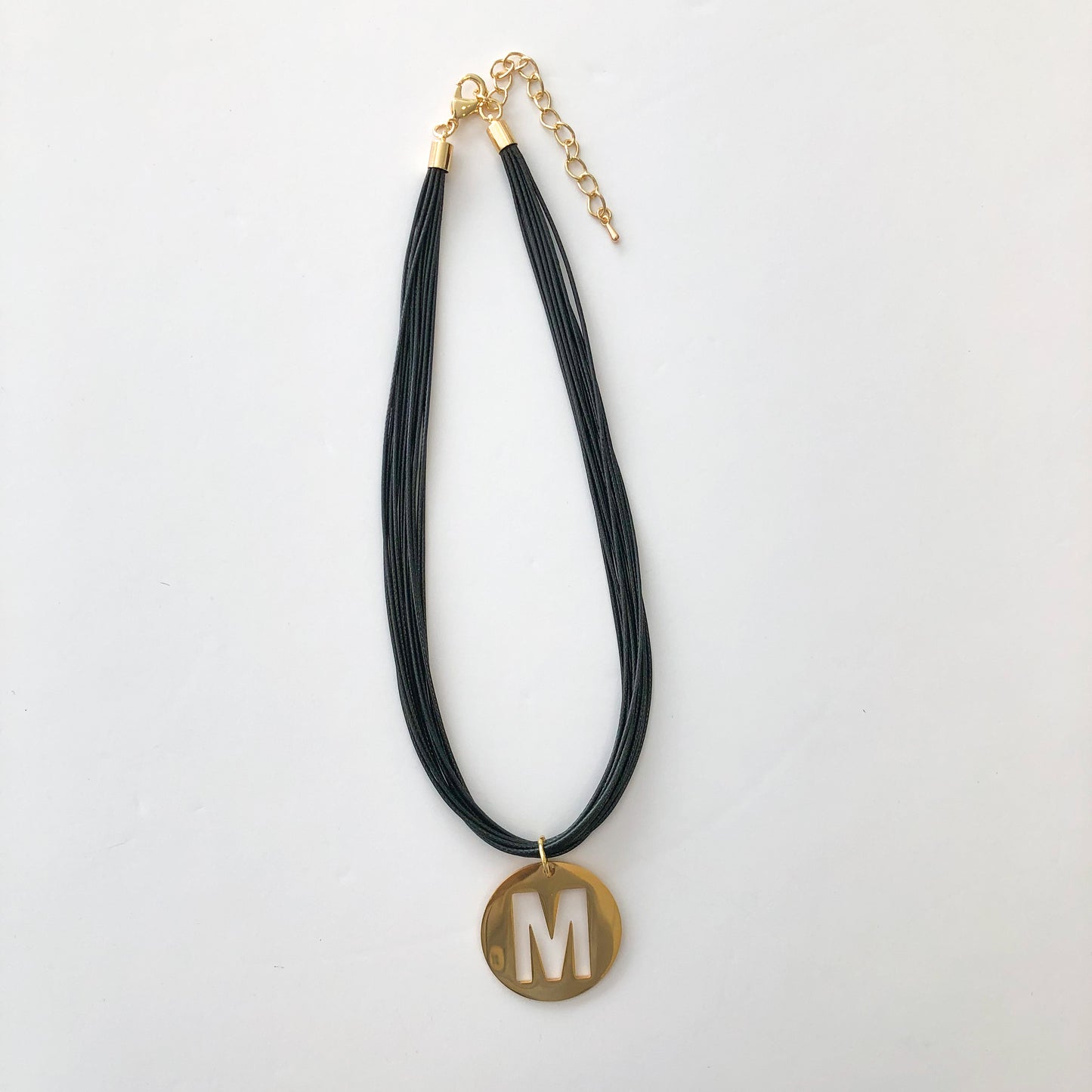 Collar cordones finos inicial metalizada