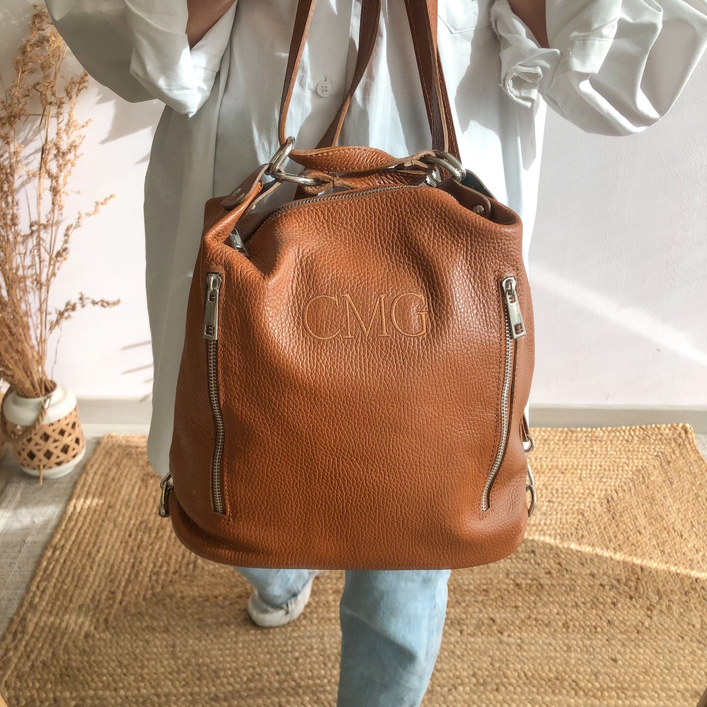 Bolso mochila camel personalizado iniciales bordadas