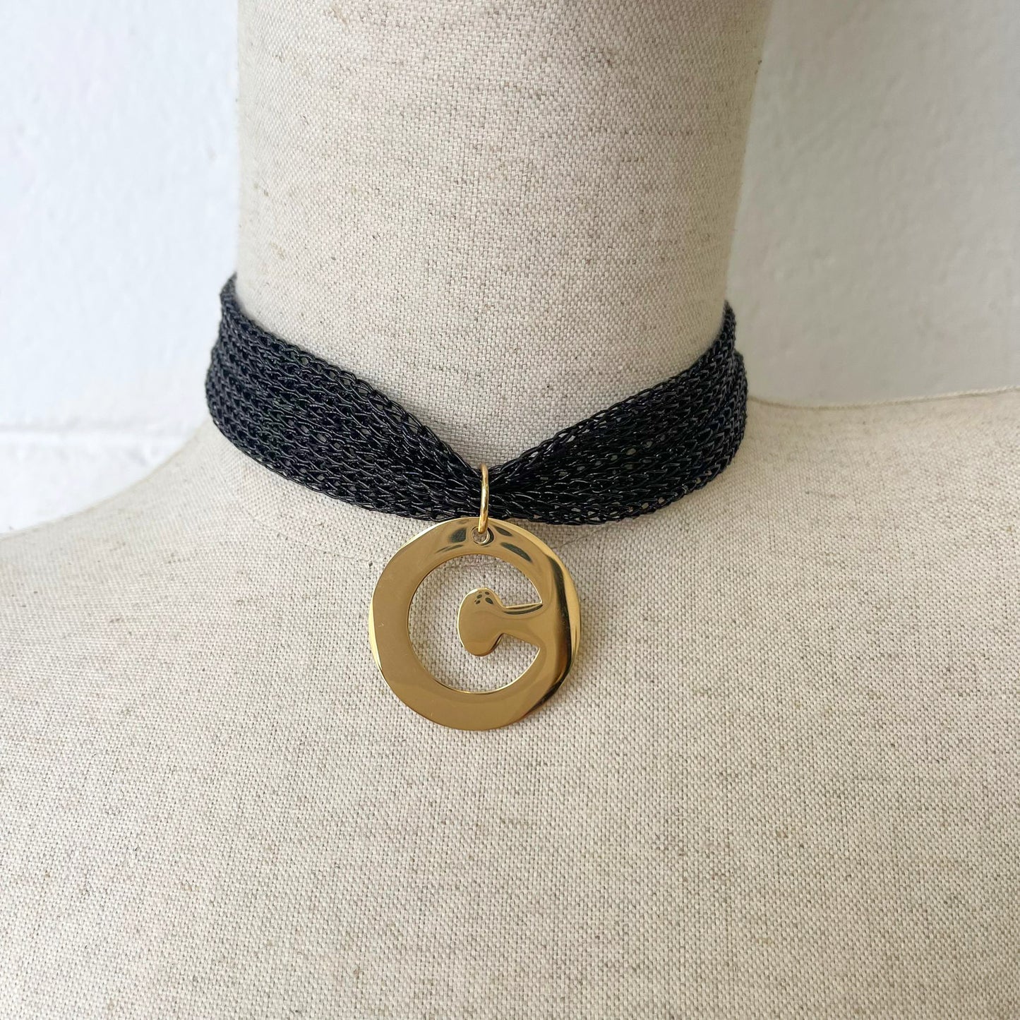 COLLAR INICIAL CON MALLA METALIZADA