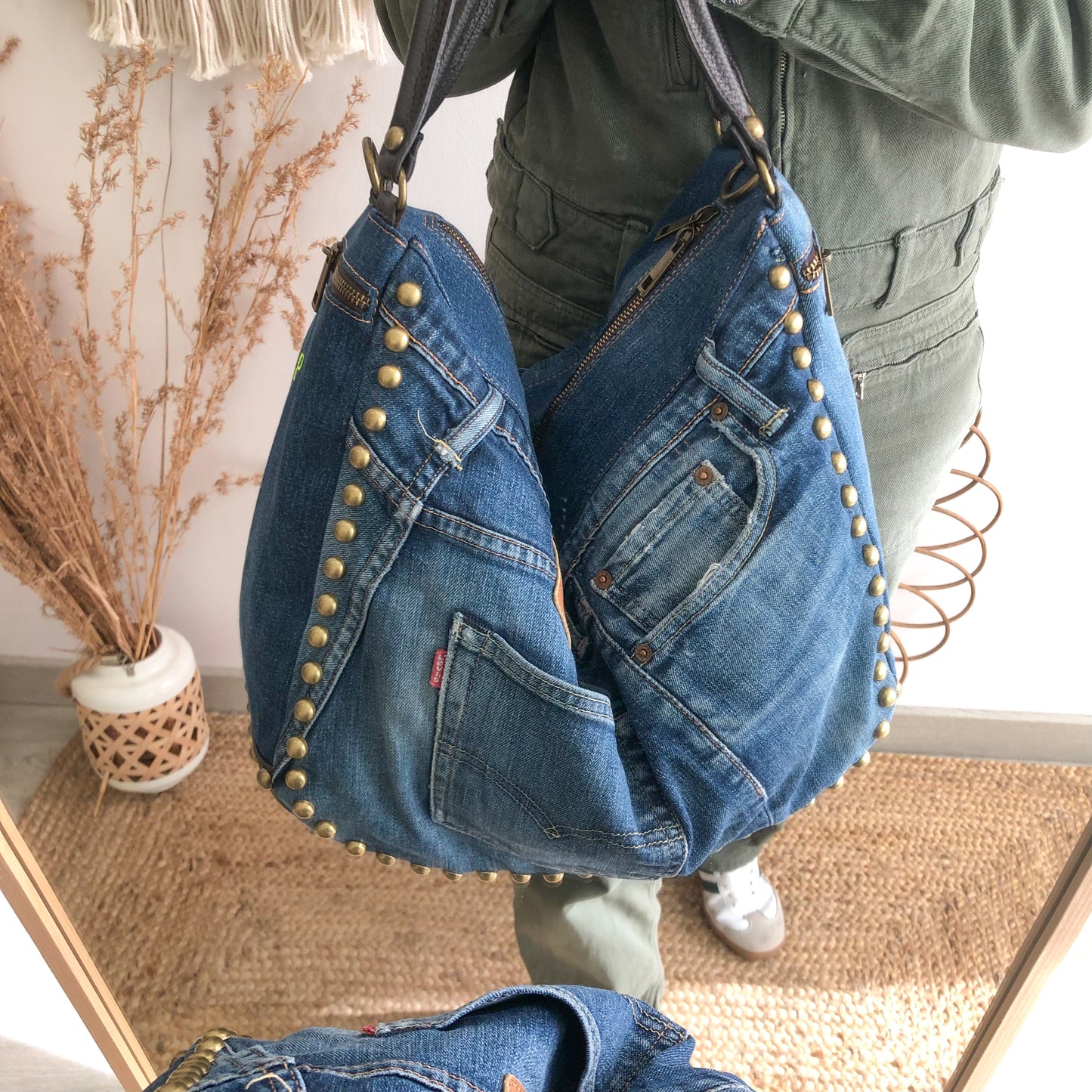 Saca tachuelas denim iniciales bordadas