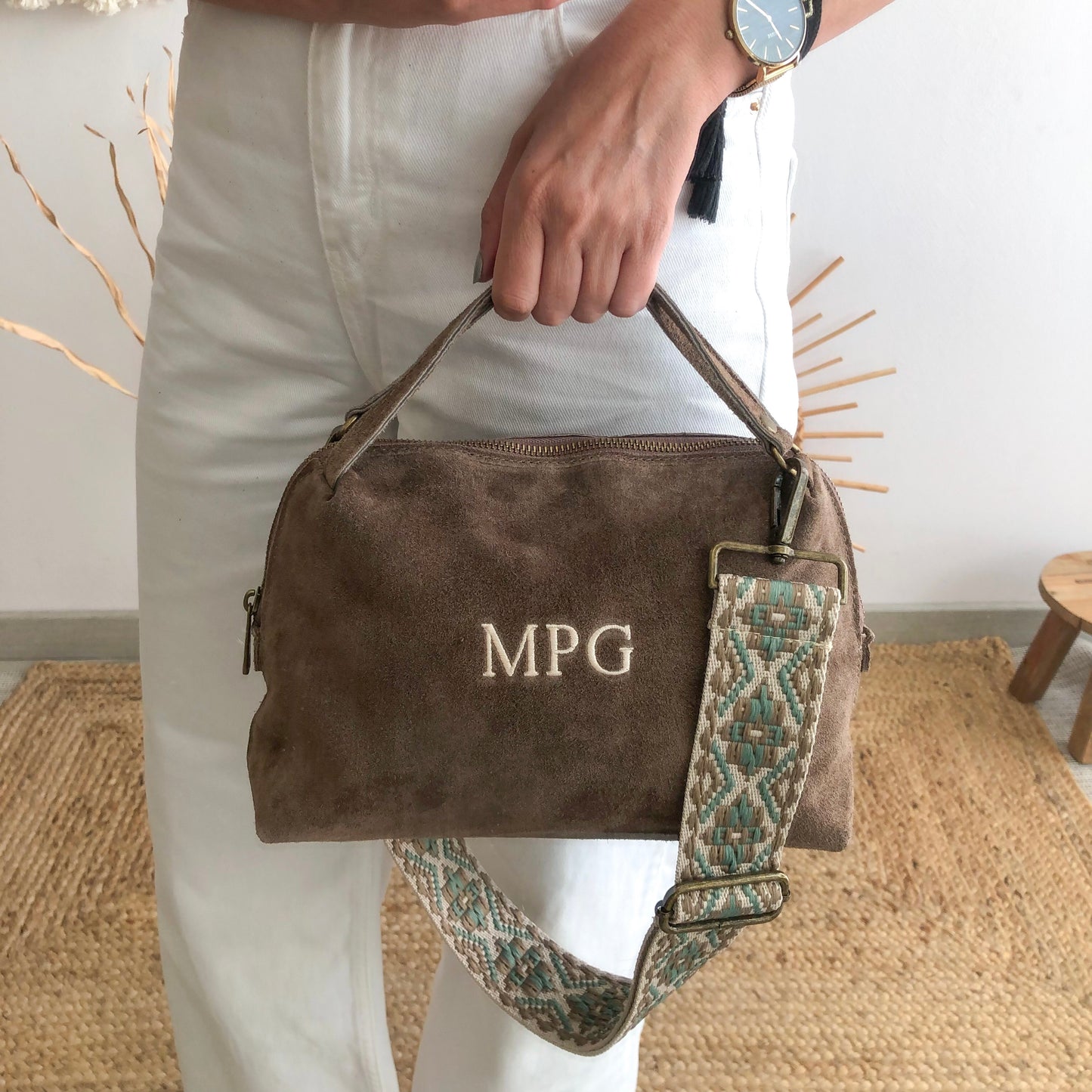 Bolso ovalado serraje taupe personalizado