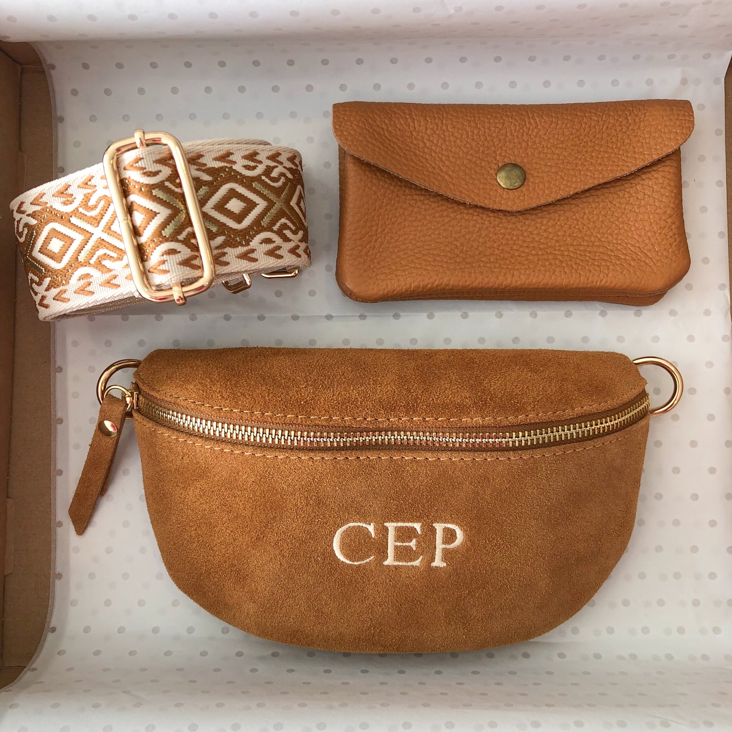 PACK REGALO RIÑONERA ANTE CAMEL PERSONALIZADA