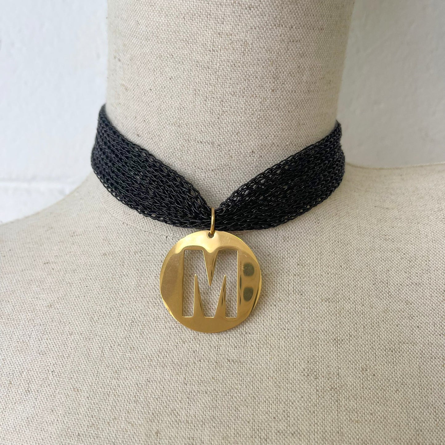 COLLAR INICIAL CON MALLA METALIZADA