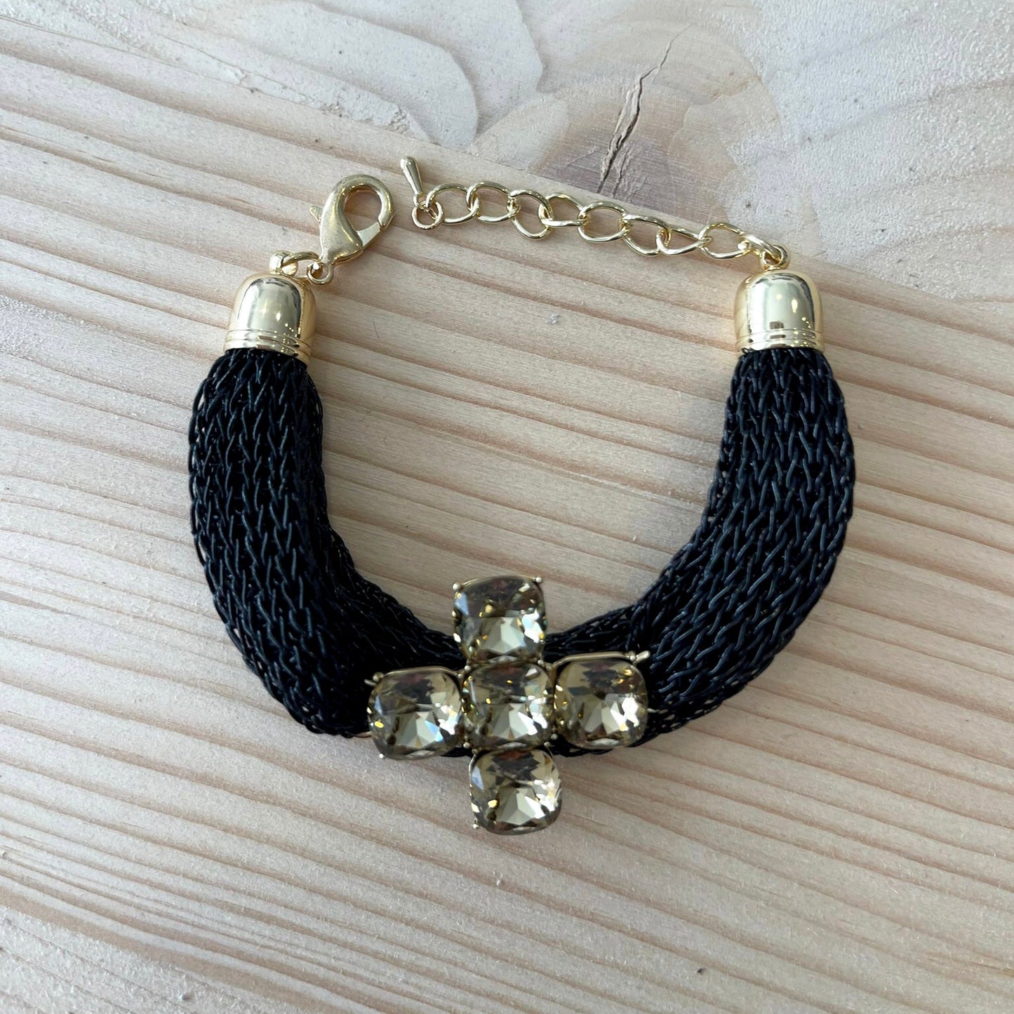 PULSERA CRUZ CUADRADA CON MALLA METALIZADA