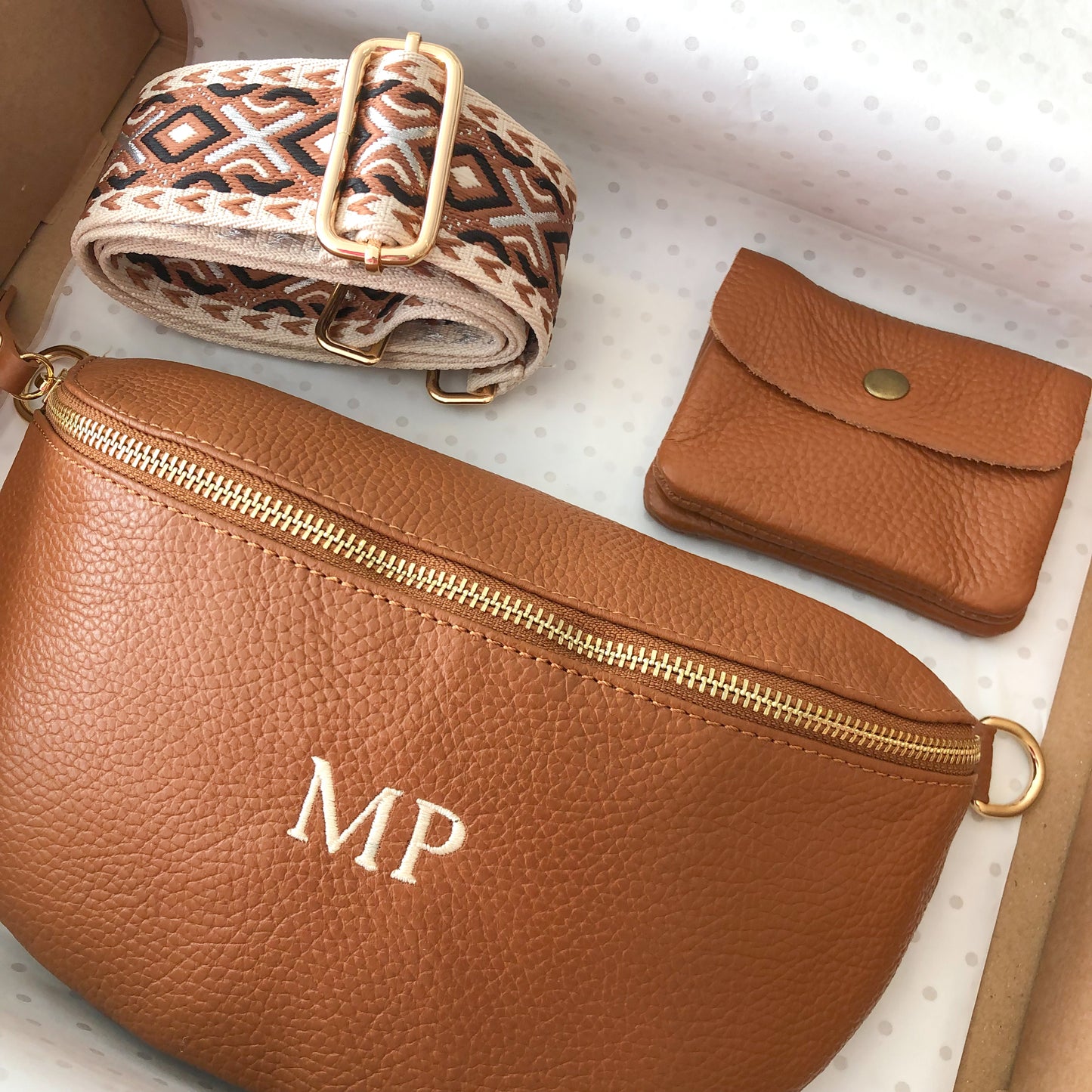 PACK REGALO RIÑONERA PIEL PERSONALIZADA CAMEL