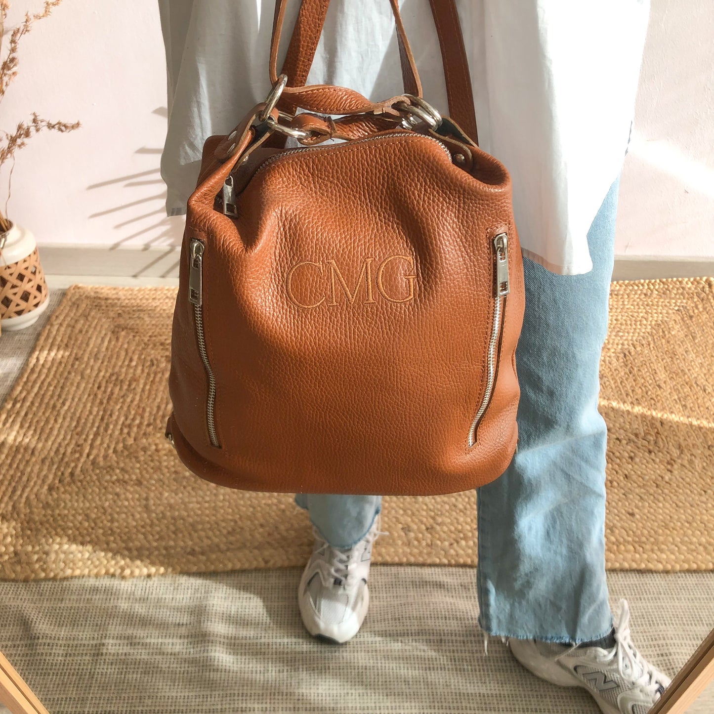 Bolso mochila camel personalizado iniciales bordadas
