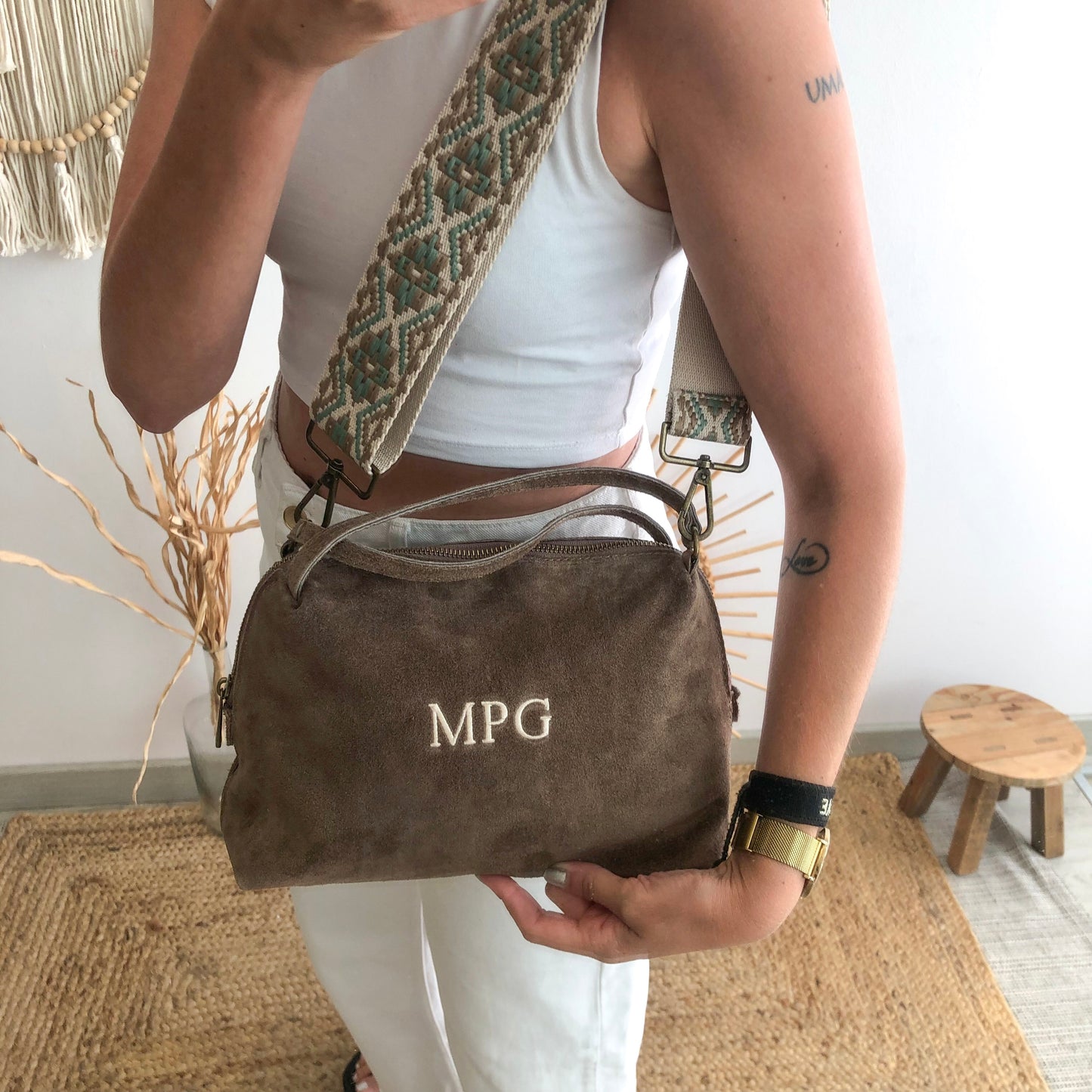 Bolso ovalado serraje taupe personalizado