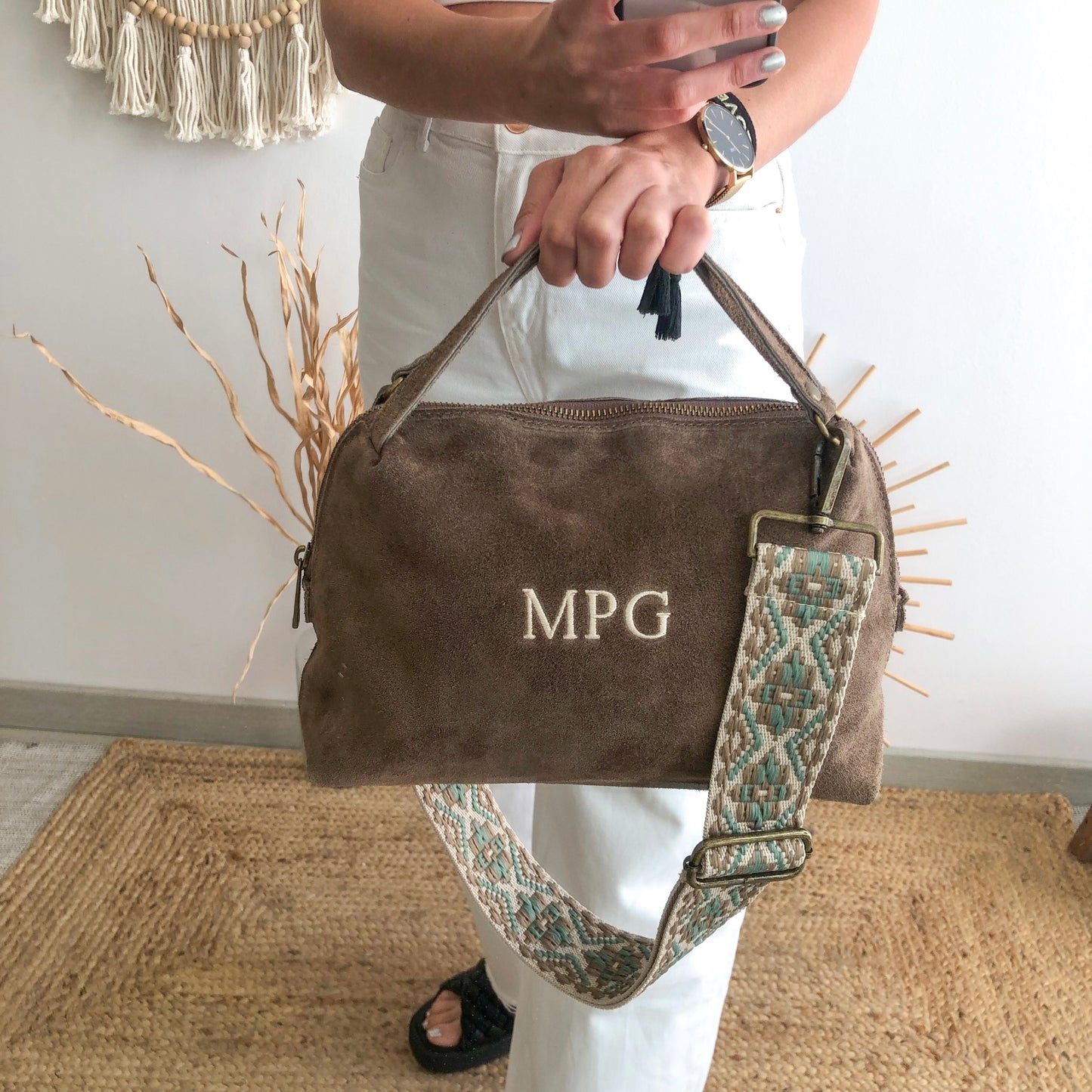 Bolso ovalado serraje taupe personalizado