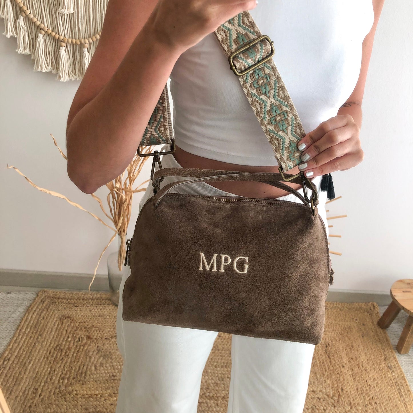 Bolso ovalado serraje taupe personalizado
