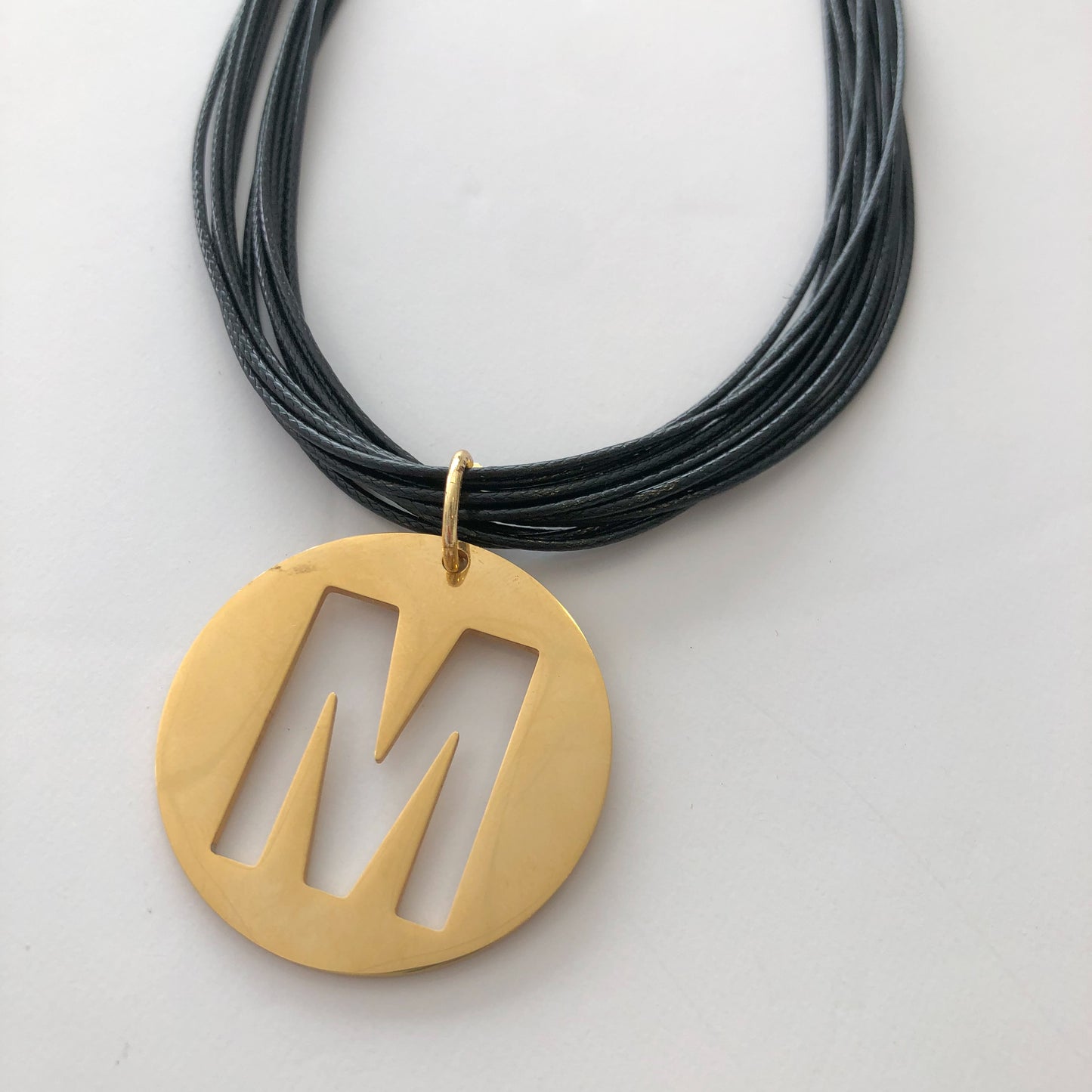 Collar cordones finos inicial metalizada