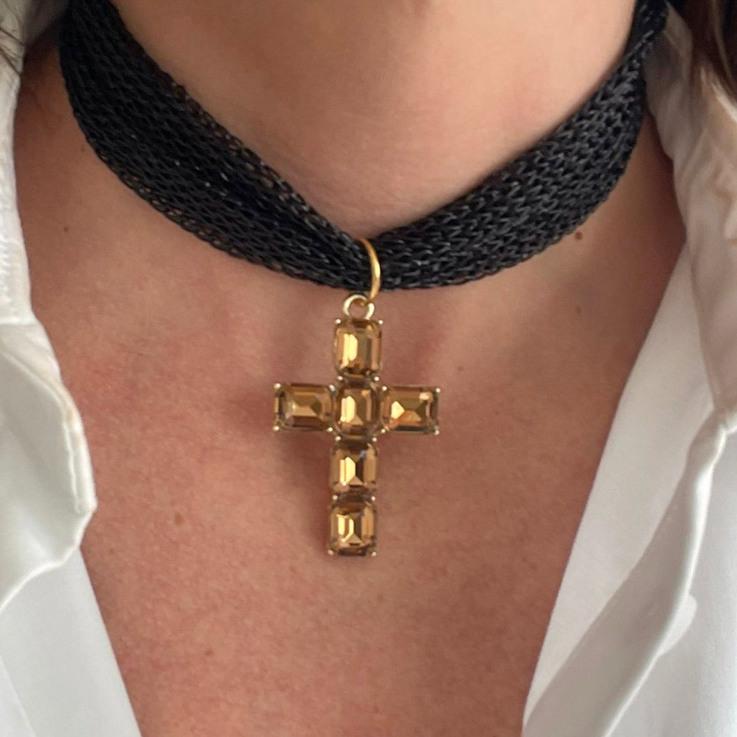 COLLAR CRUZ CON MALLA METALIZADA