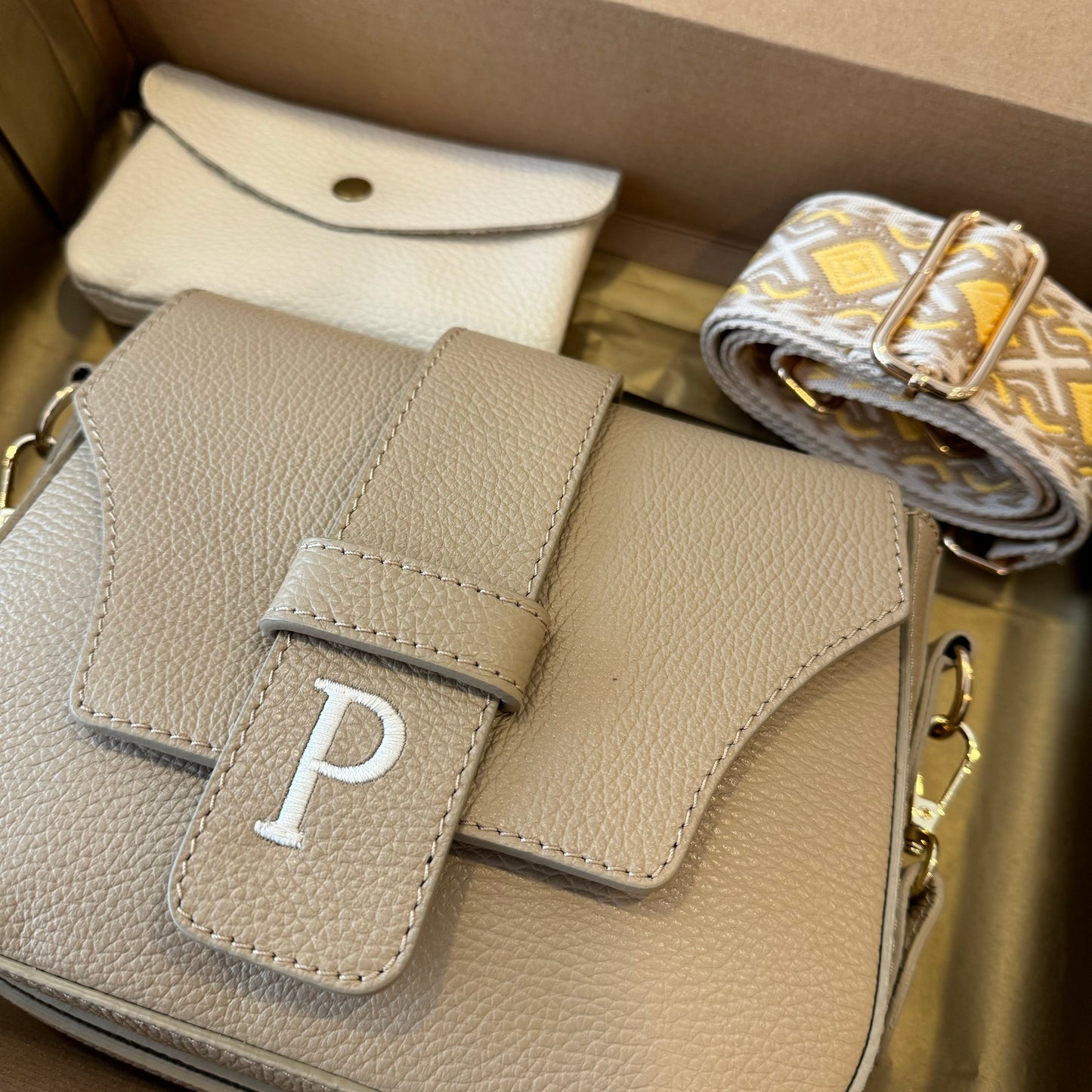 PACK REGALO BOLSO SOLAPA PIEL PERSONALIZADA TAUPE