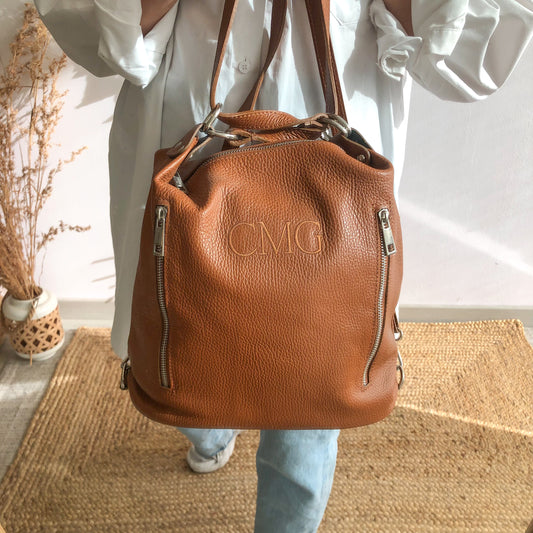 Bolso mochila camel personalizado iniciales bordadas