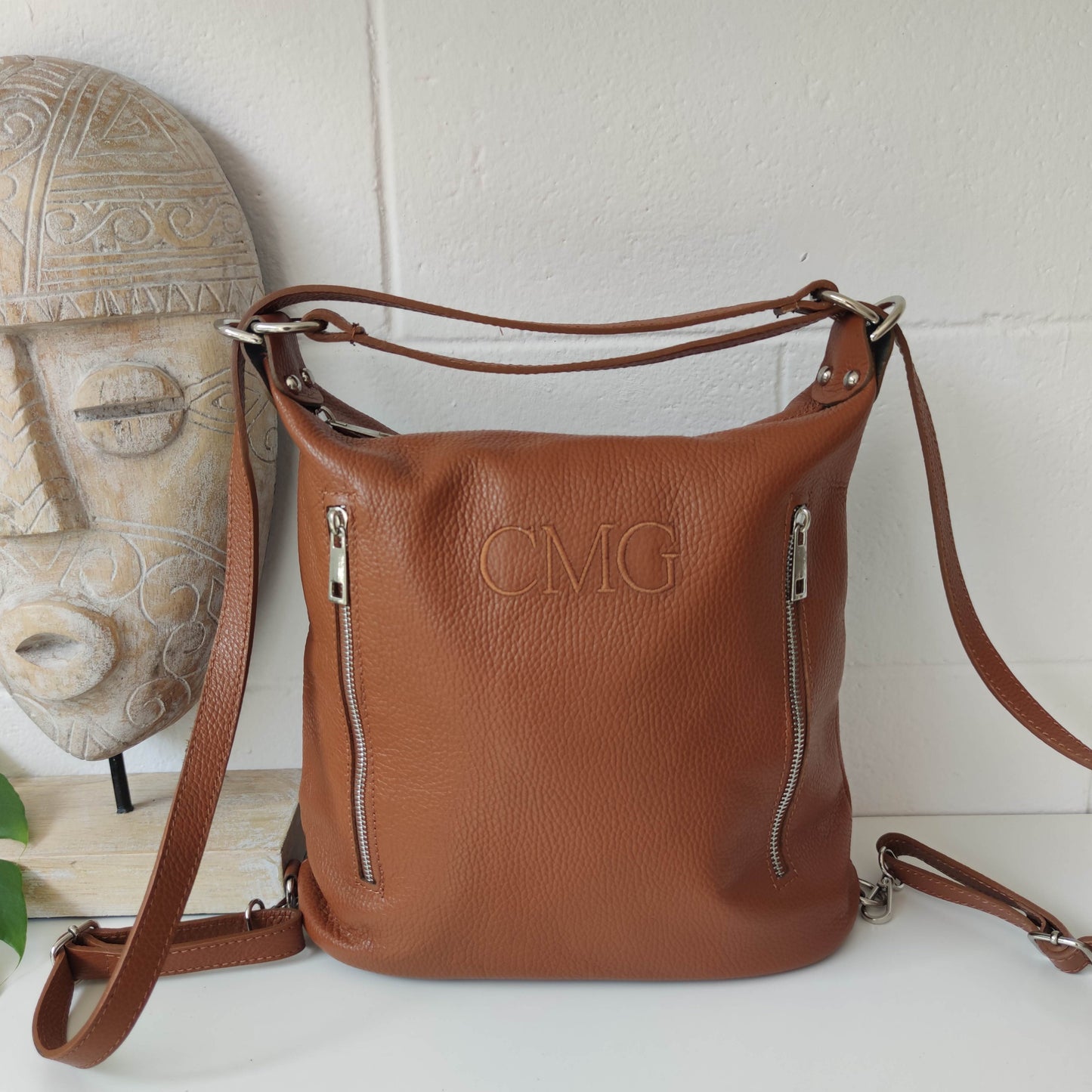 Bolso mochila camel personalizado iniciales bordadas