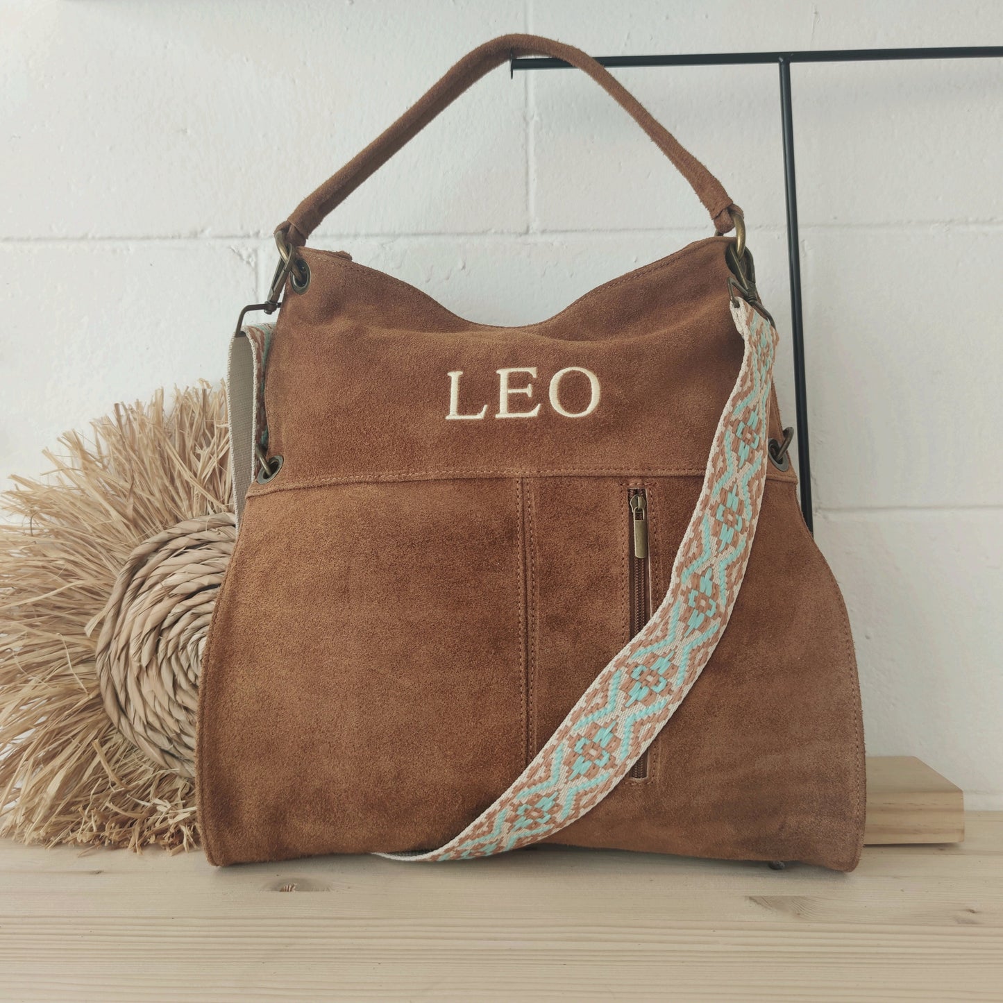 Bolso ante camel cremalllera iniciales bordadas