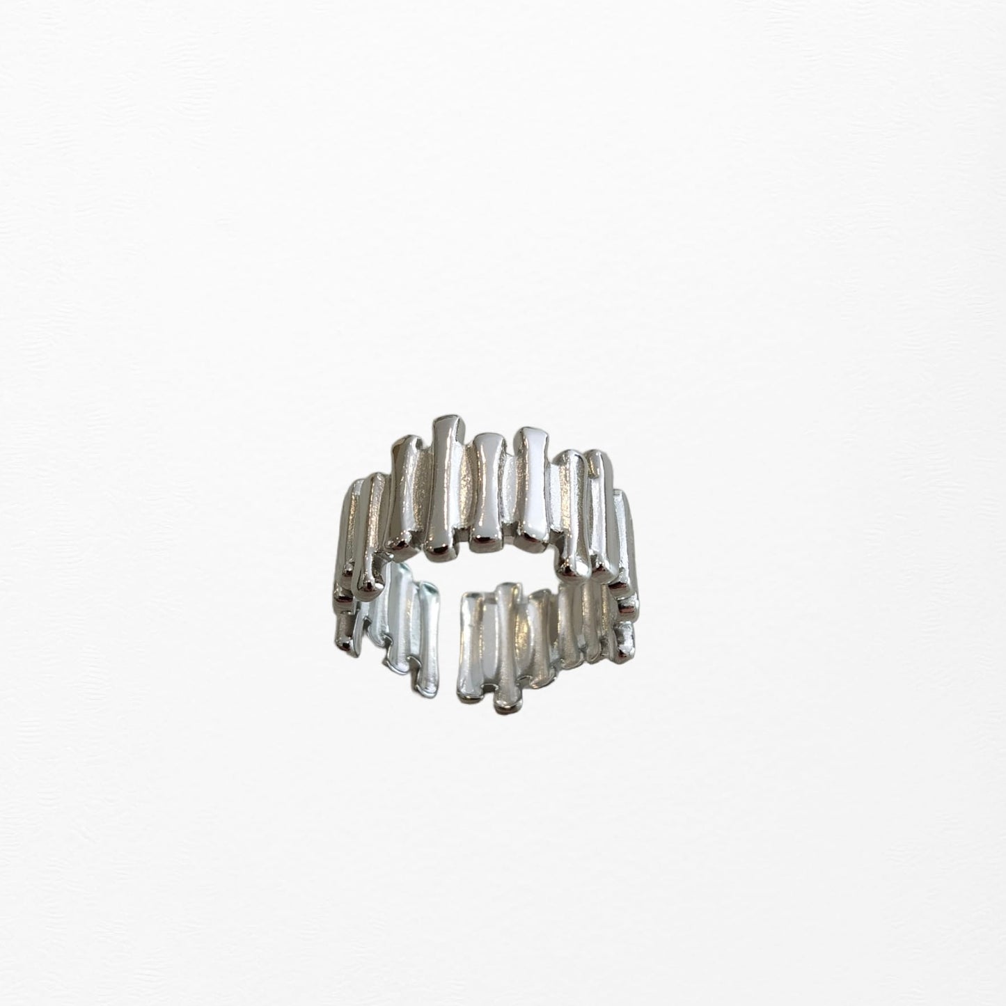 ANILLO ACERO LINEAS IRREGULARES PLATEADO