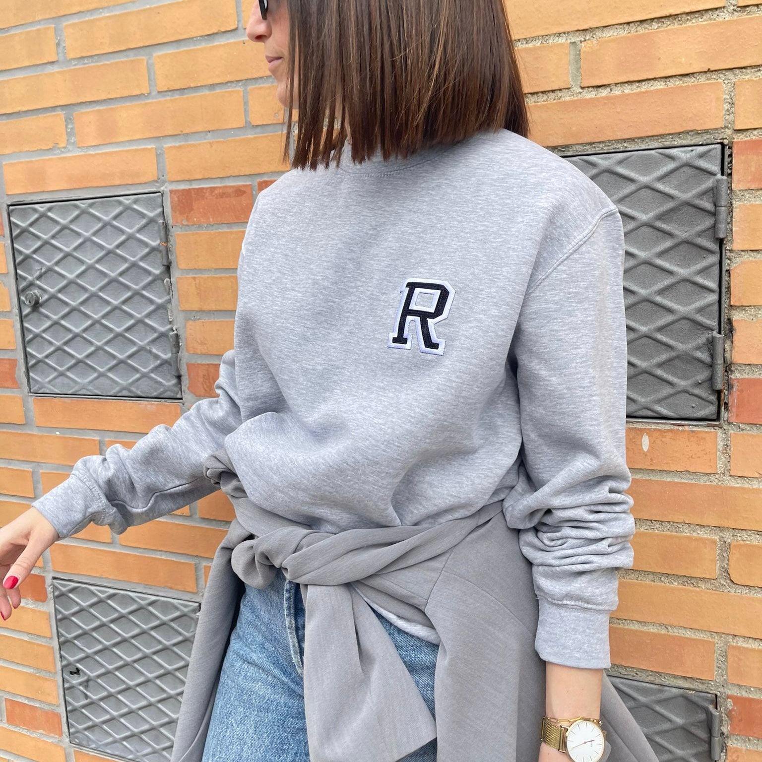 Sudadera gris cuello redondo hot sale