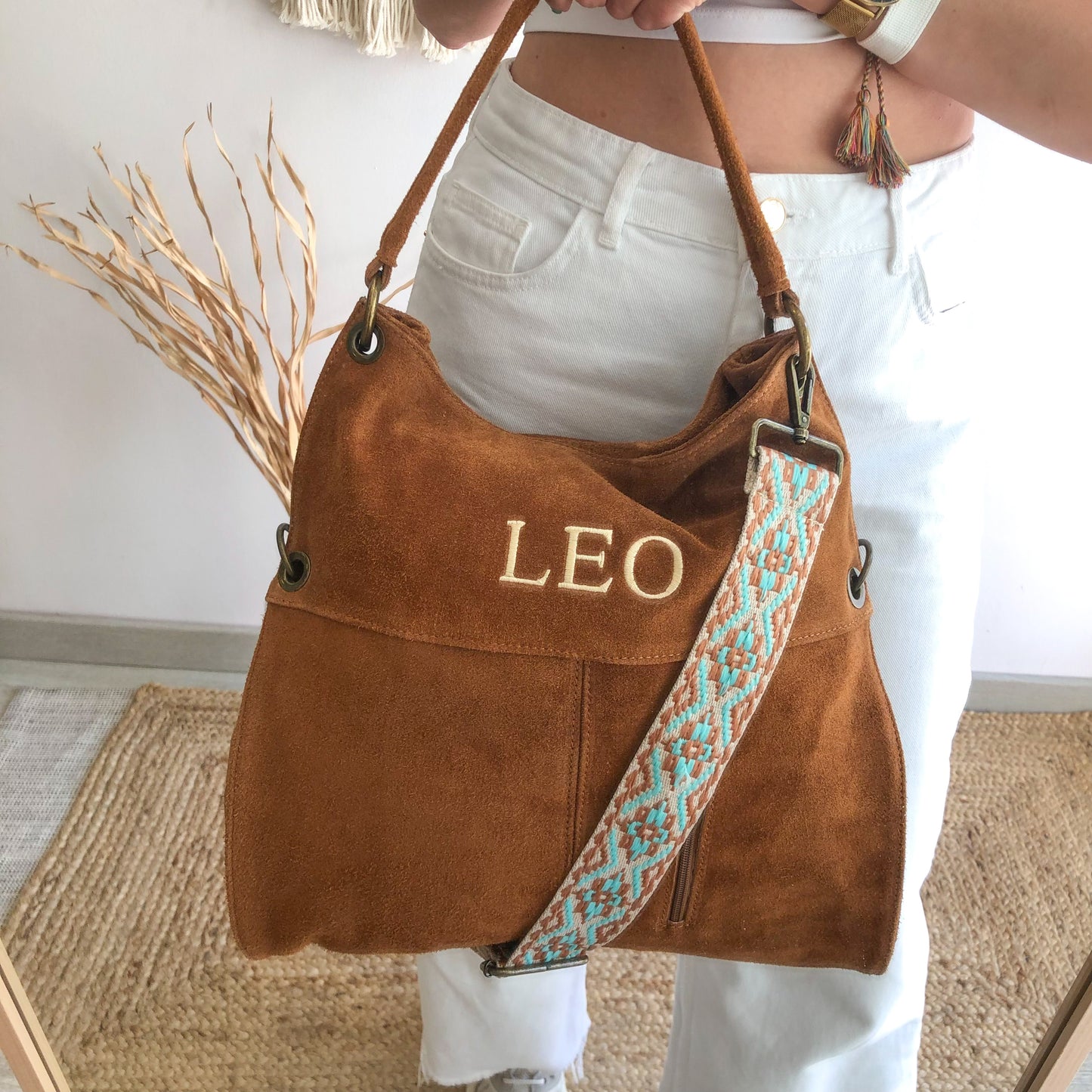 Bolso ante camel cremalllera iniciales bordadas